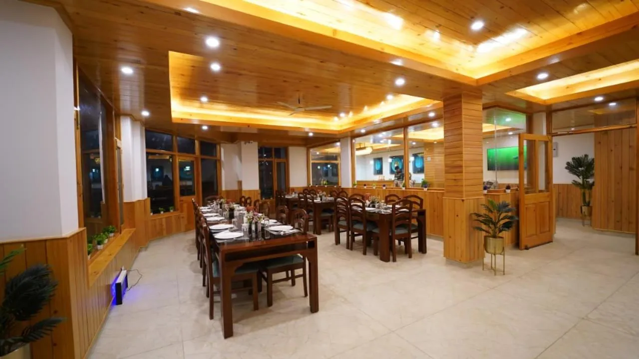 Restaurant/places to eat in Hotel SNAS Retreat Manali