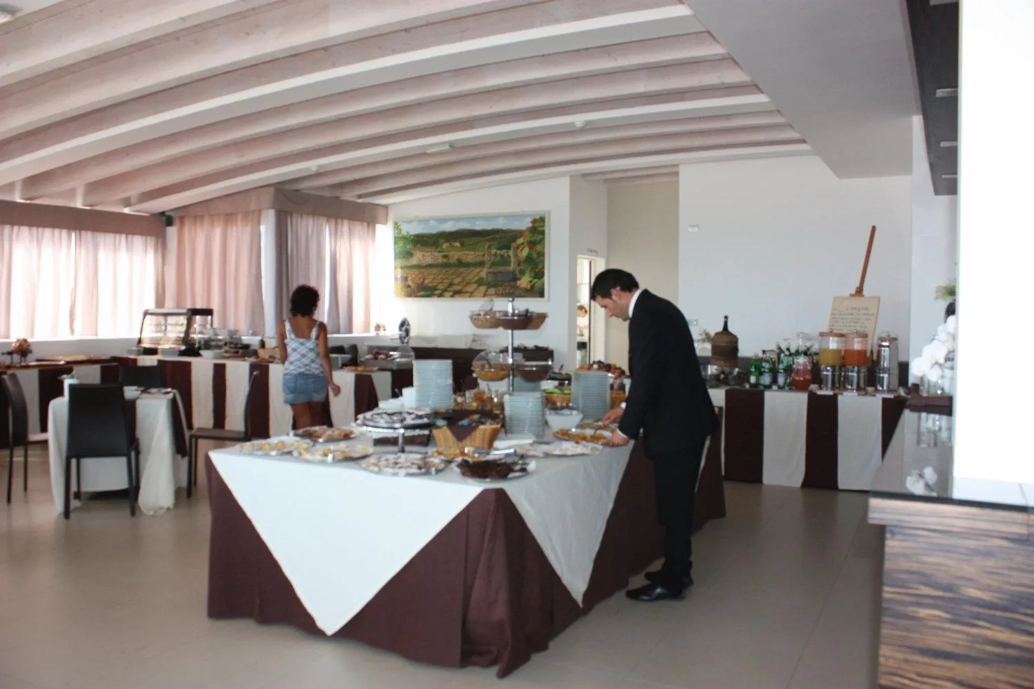 Restaurant/places to eat in White Hotel