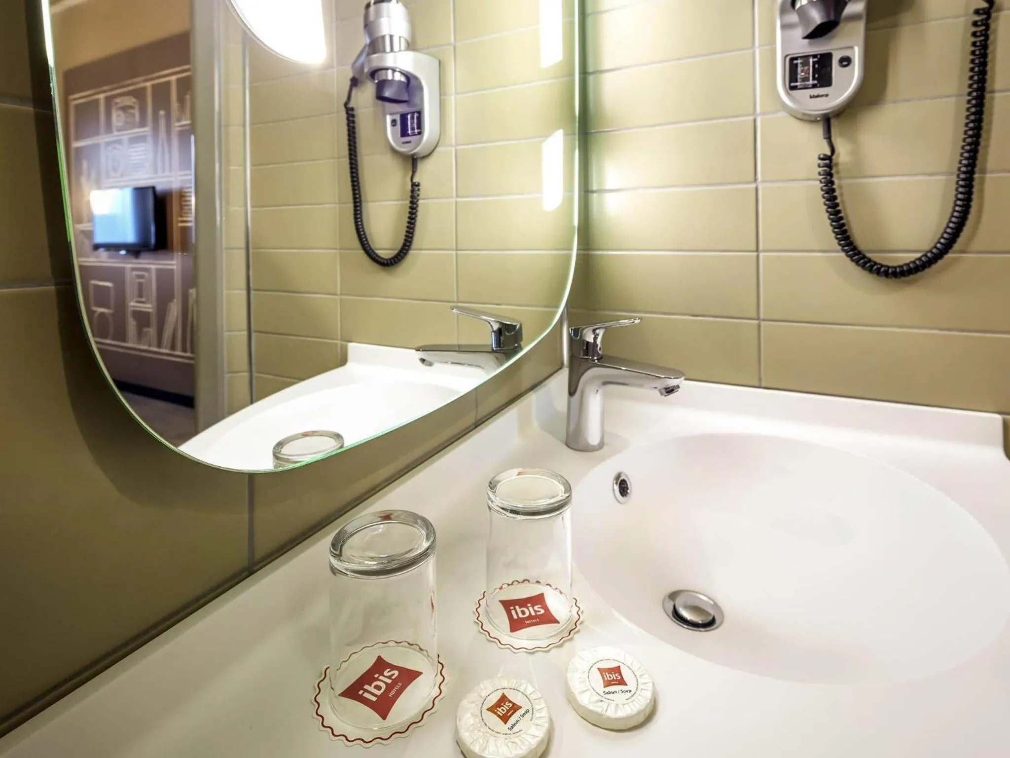 Bedroom in Ibis Konya