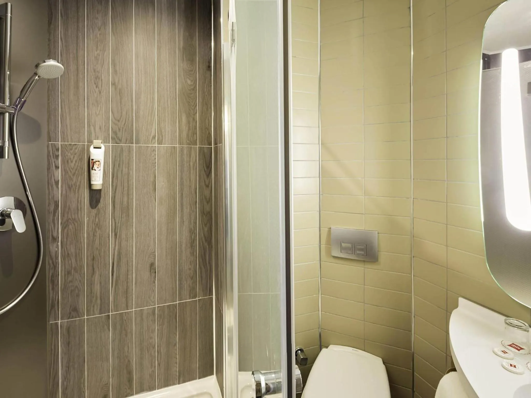 Bedroom in Ibis Konya