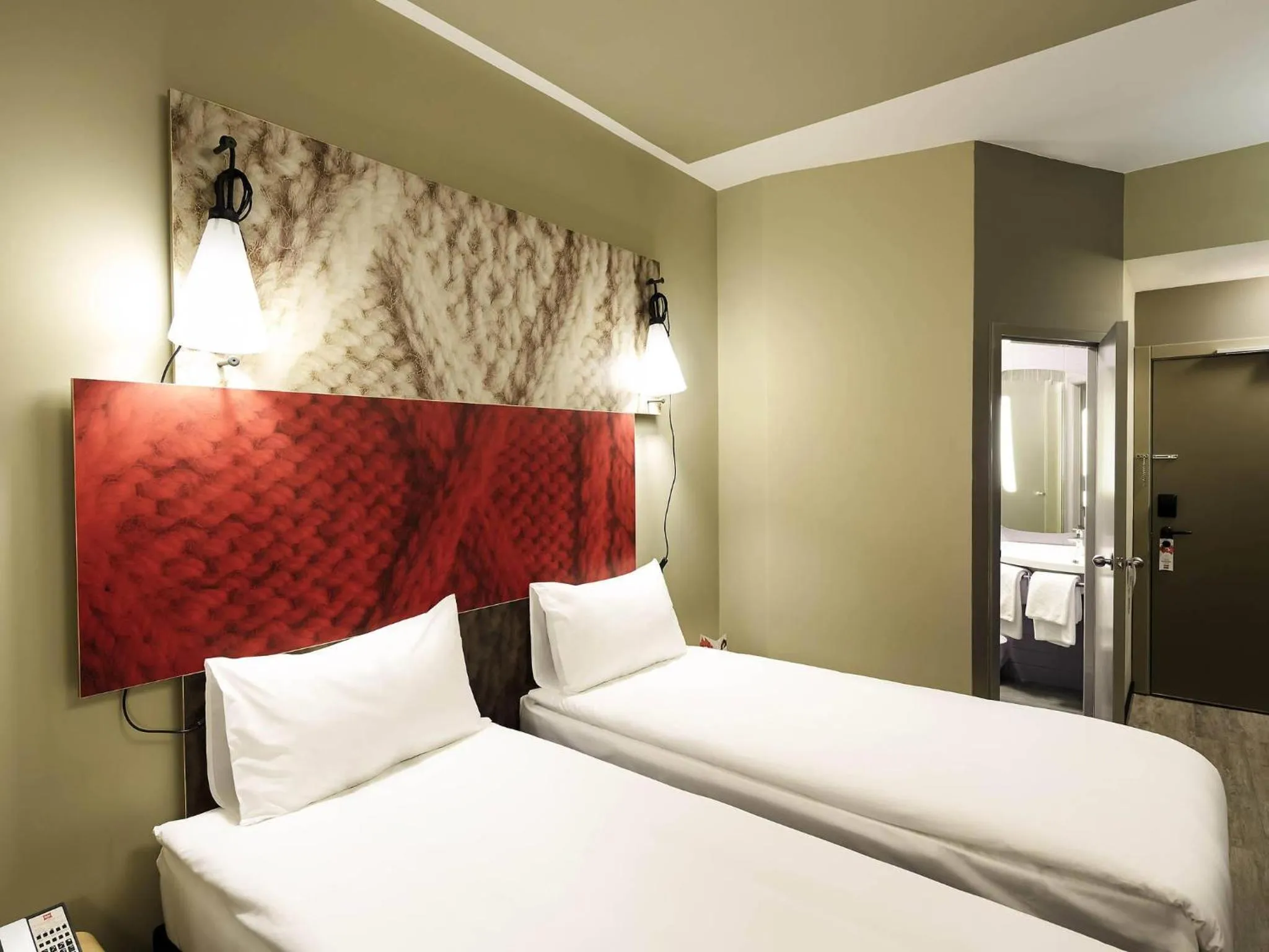 Bedroom, Bed in Ibis Konya