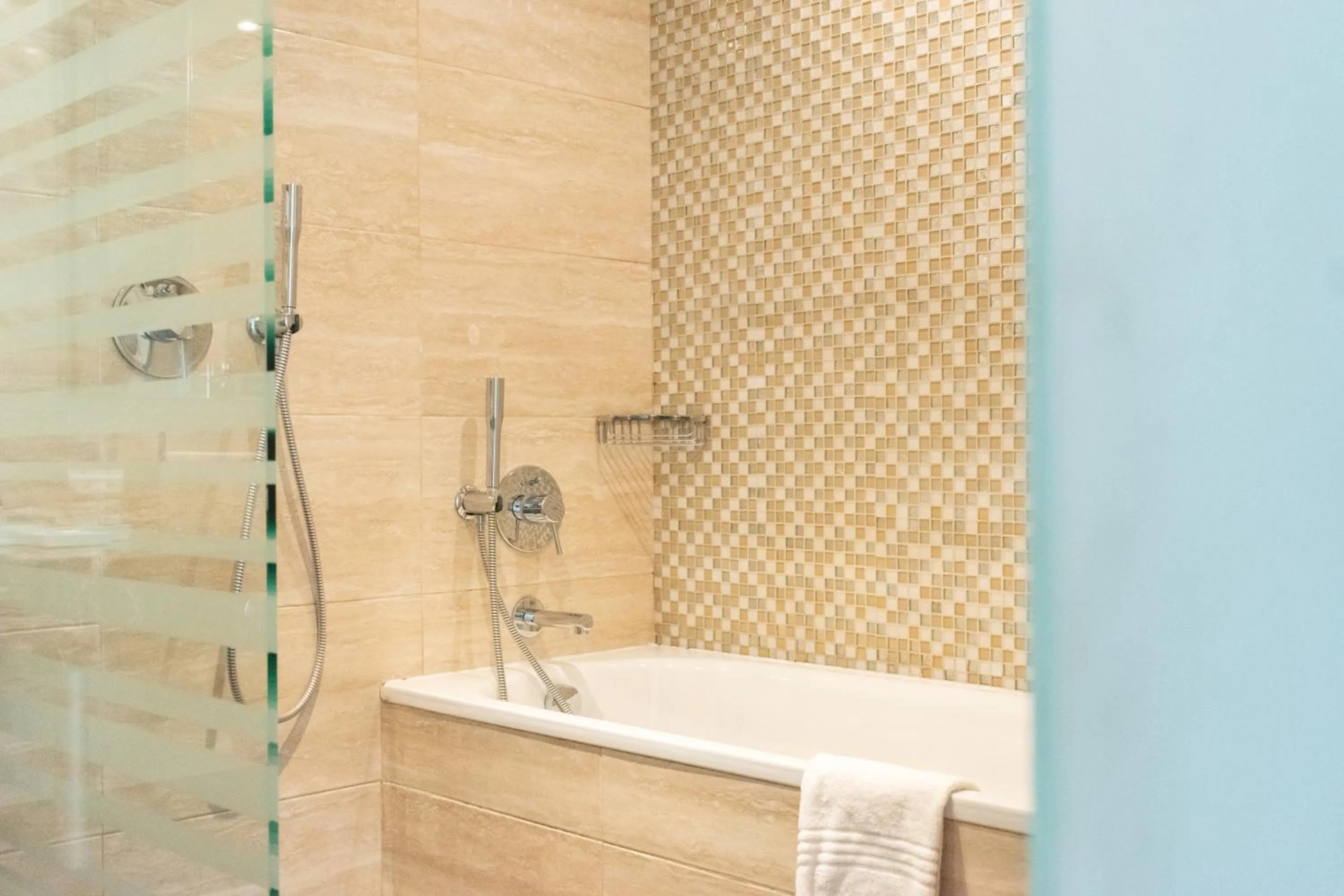 Bath in Pullman Kinshasa Grand Hotel