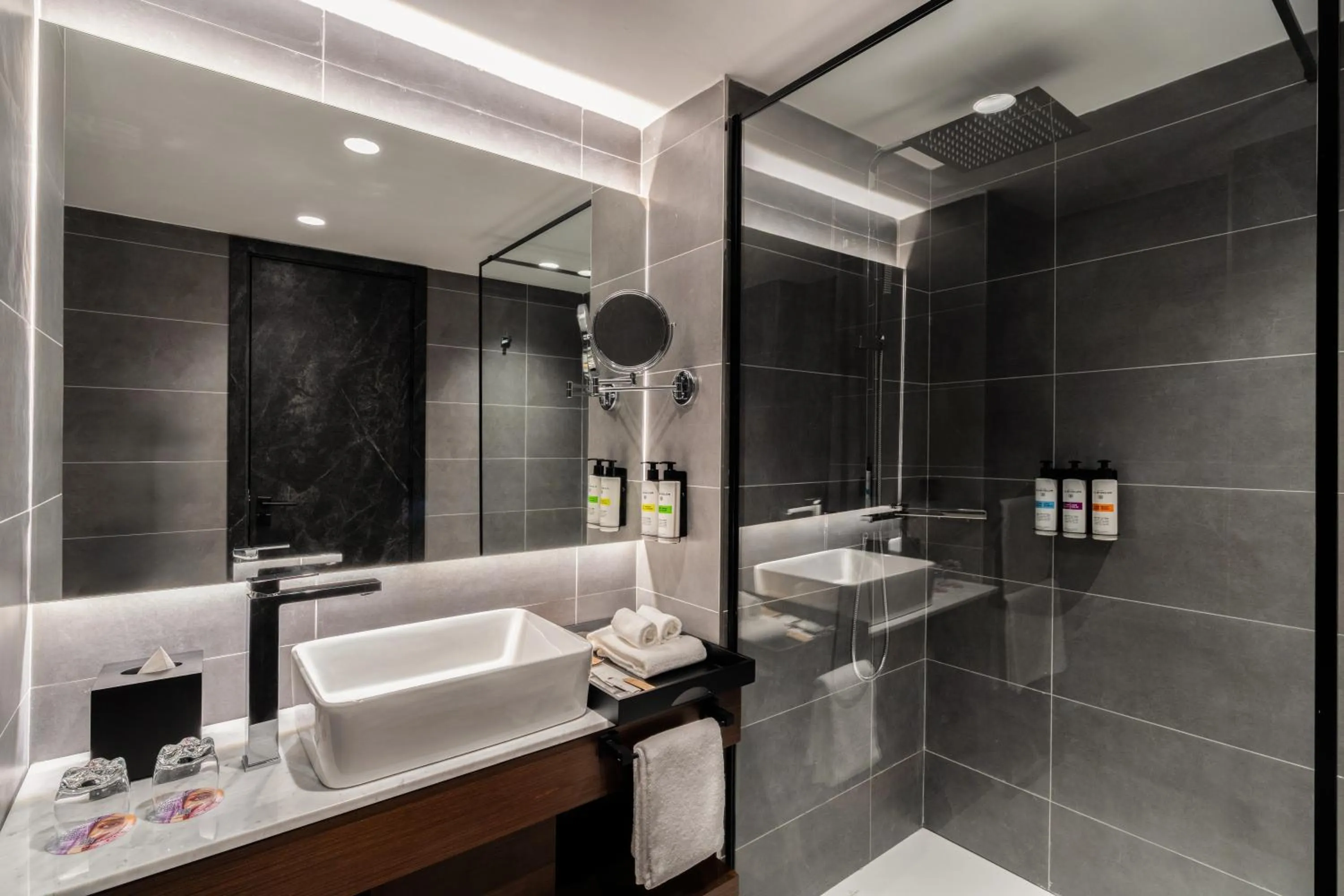 Bath in Pullman Kinshasa Grand Hotel