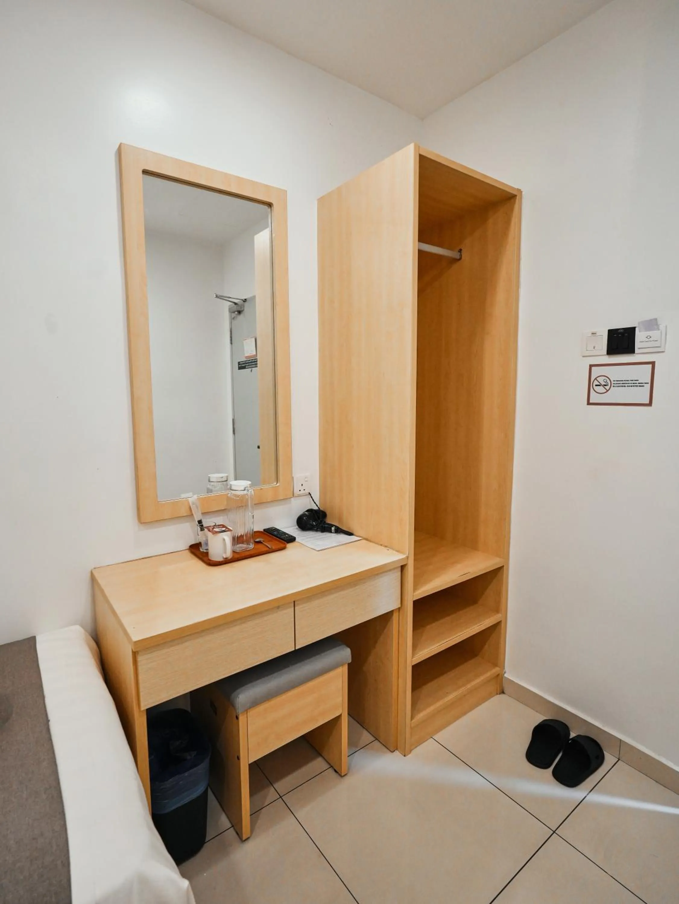 wardrobe in Eco Roomy Hotel