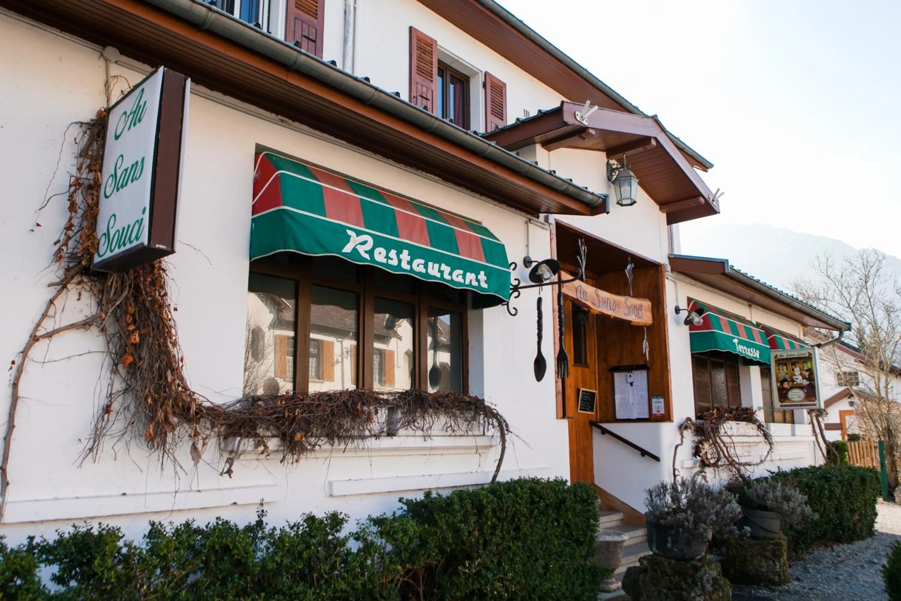 Facade/entrance in Au Sans Souci