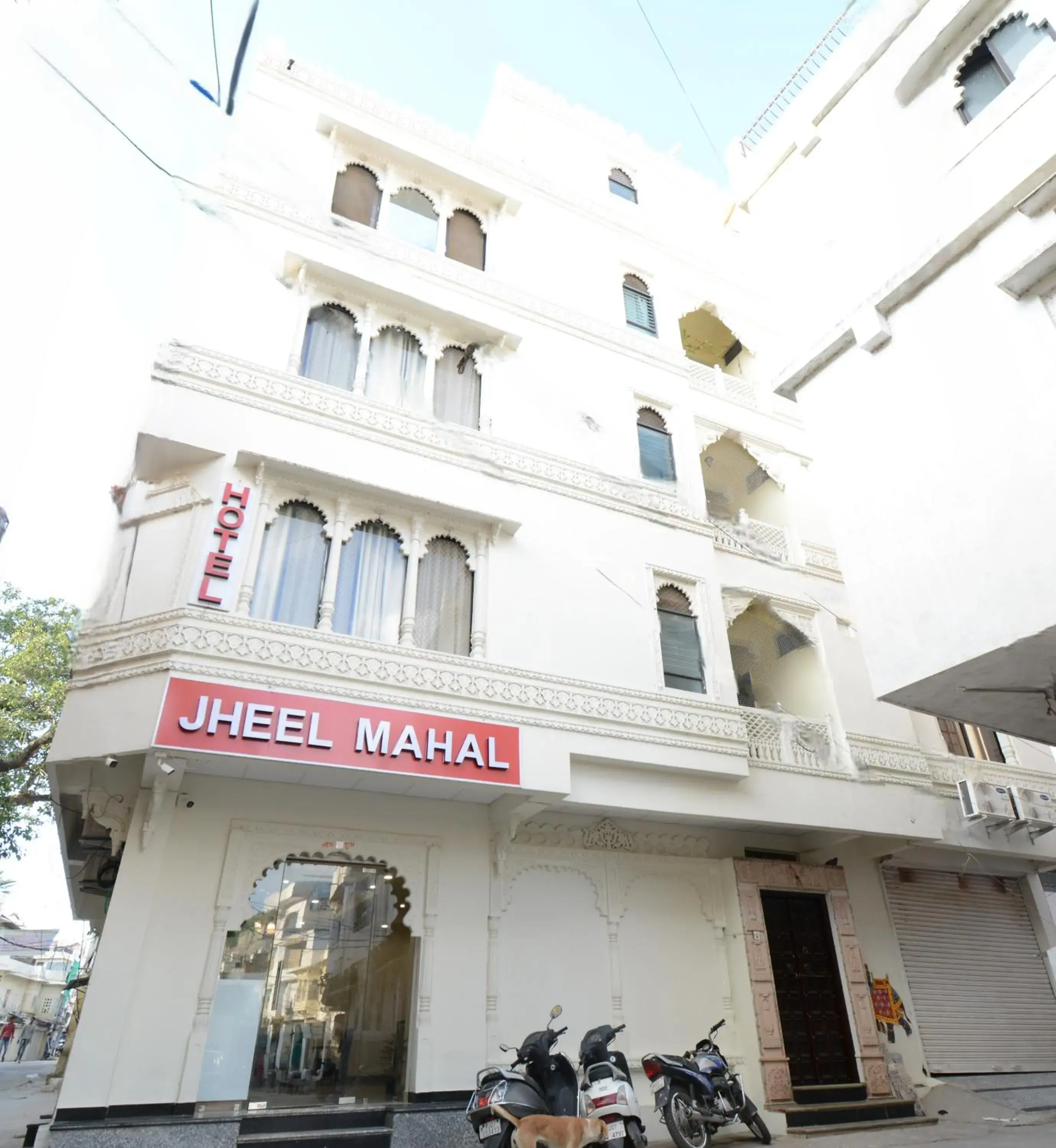 Hotel Jheel Mahal near City Palace Hotel Jheel Mahal near City Palace