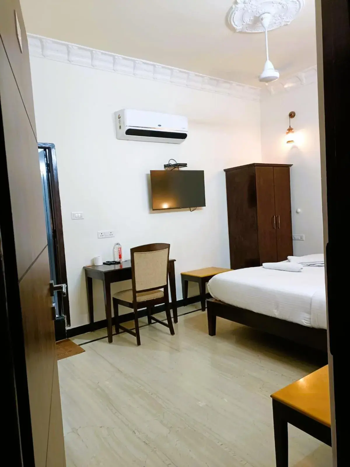 Small Double Room - single occupancy in Hotel Jheel Mahal near City Palace Small Double Room - single occupancy in Hotel Jheel Mahal near City Palace