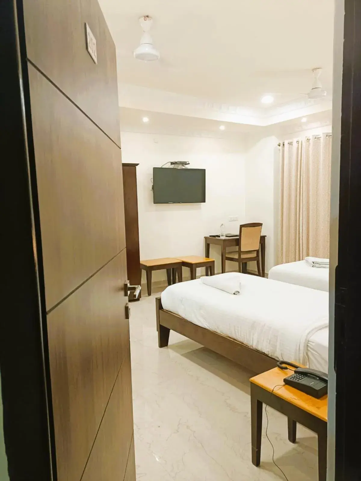 Superior Twin Room - single occupancy in Hotel Jheel Mahal near City Palace Superior Twin Room - single occupancy in Hotel Jheel Mahal near City Palace