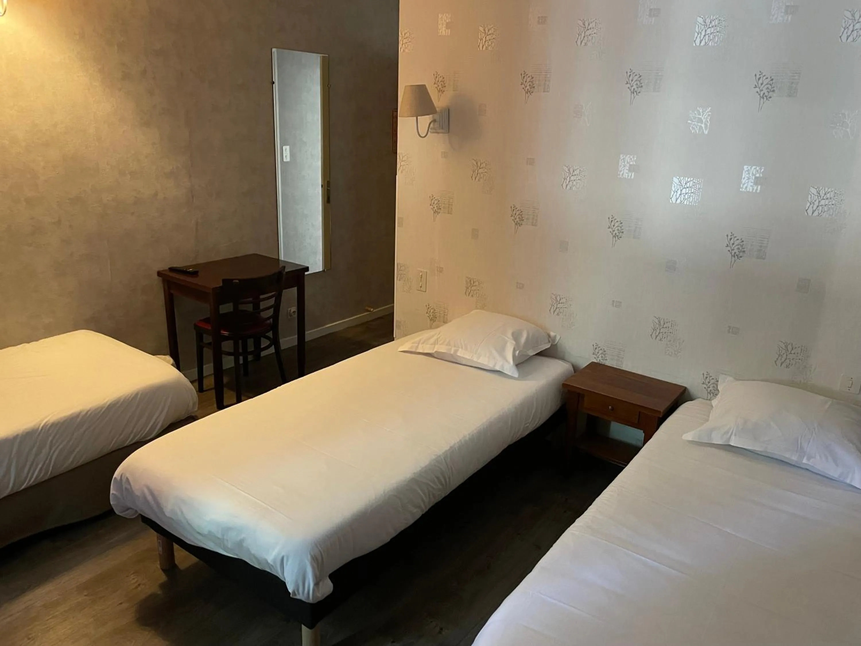 Bed in Hotel D'Albion