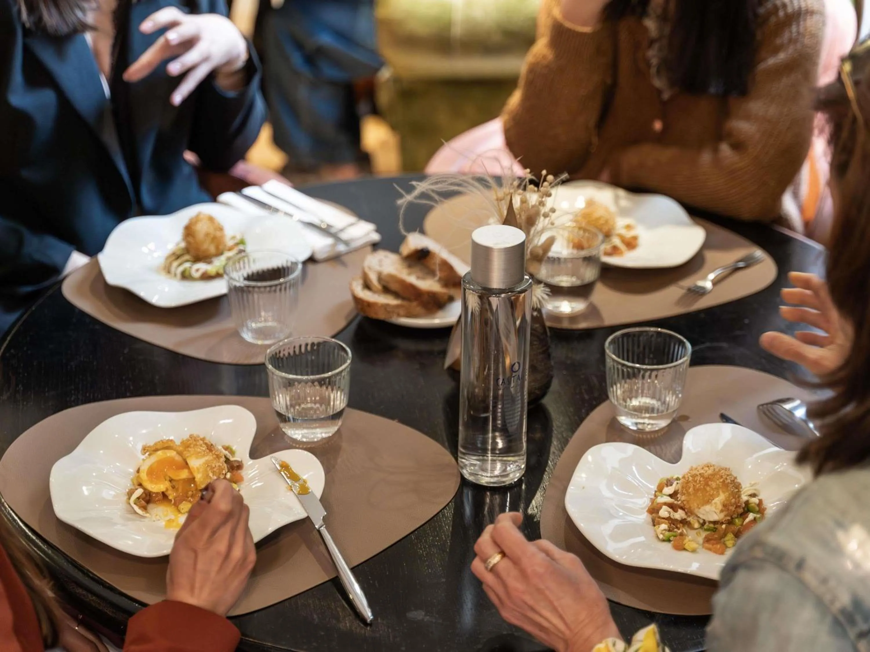 Restaurant/places to eat in La Cour des Consuls Hotel & Spa Toulouse - MGallery Collection