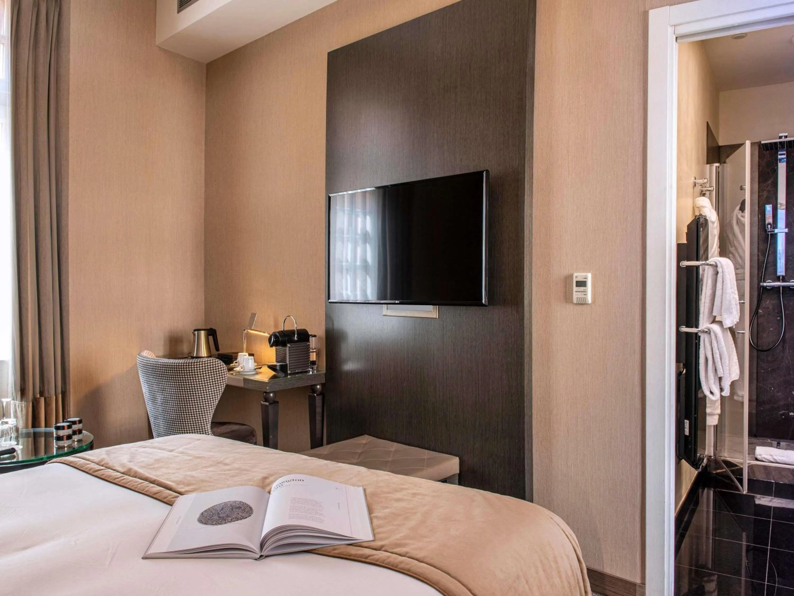 Bedroom, Bed in La Cour des Consuls Hotel & Spa Toulouse - MGallery Collection