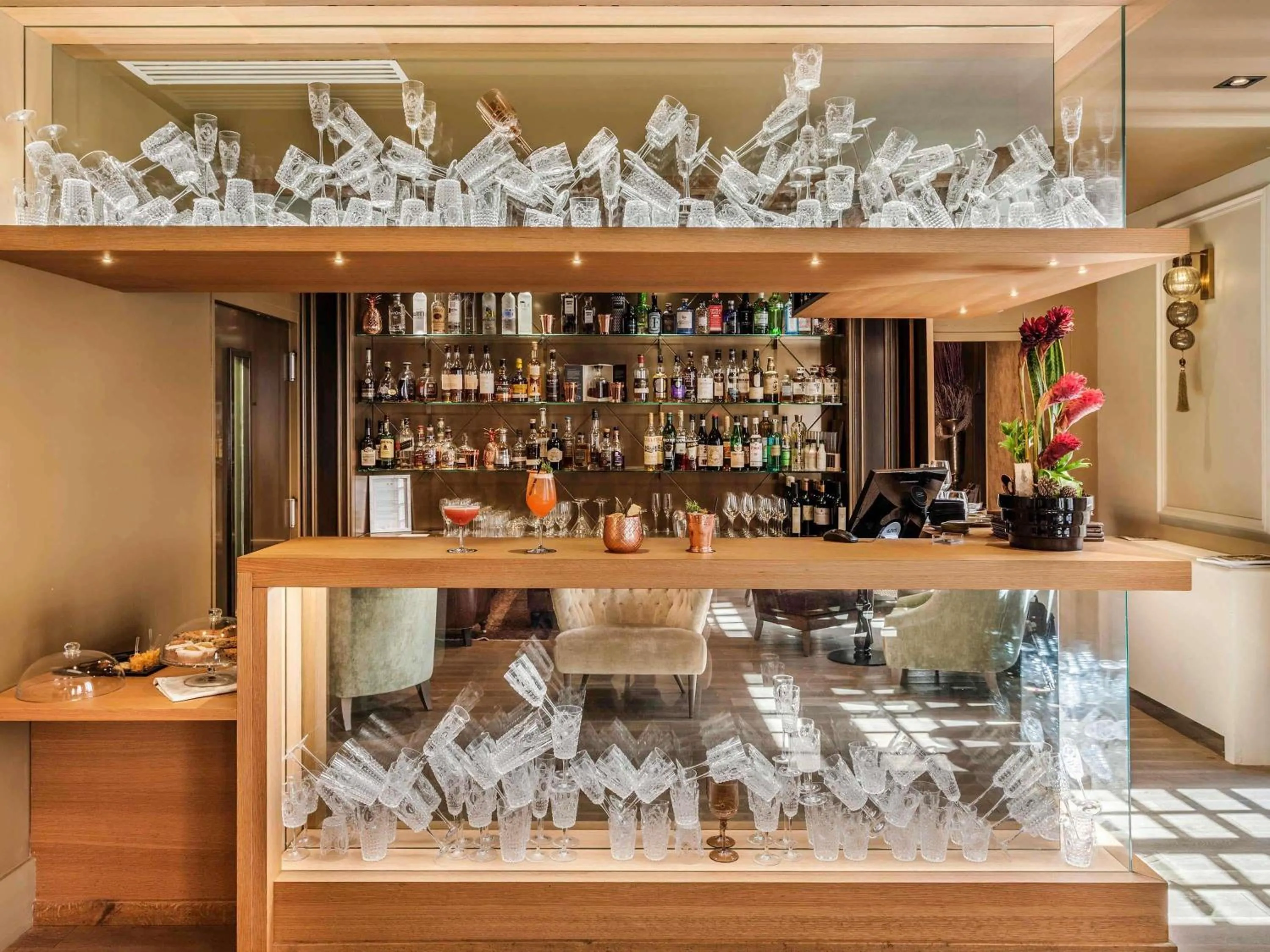 Lounge or bar in La Cour des Consuls Hotel & Spa Toulouse - MGallery Collection