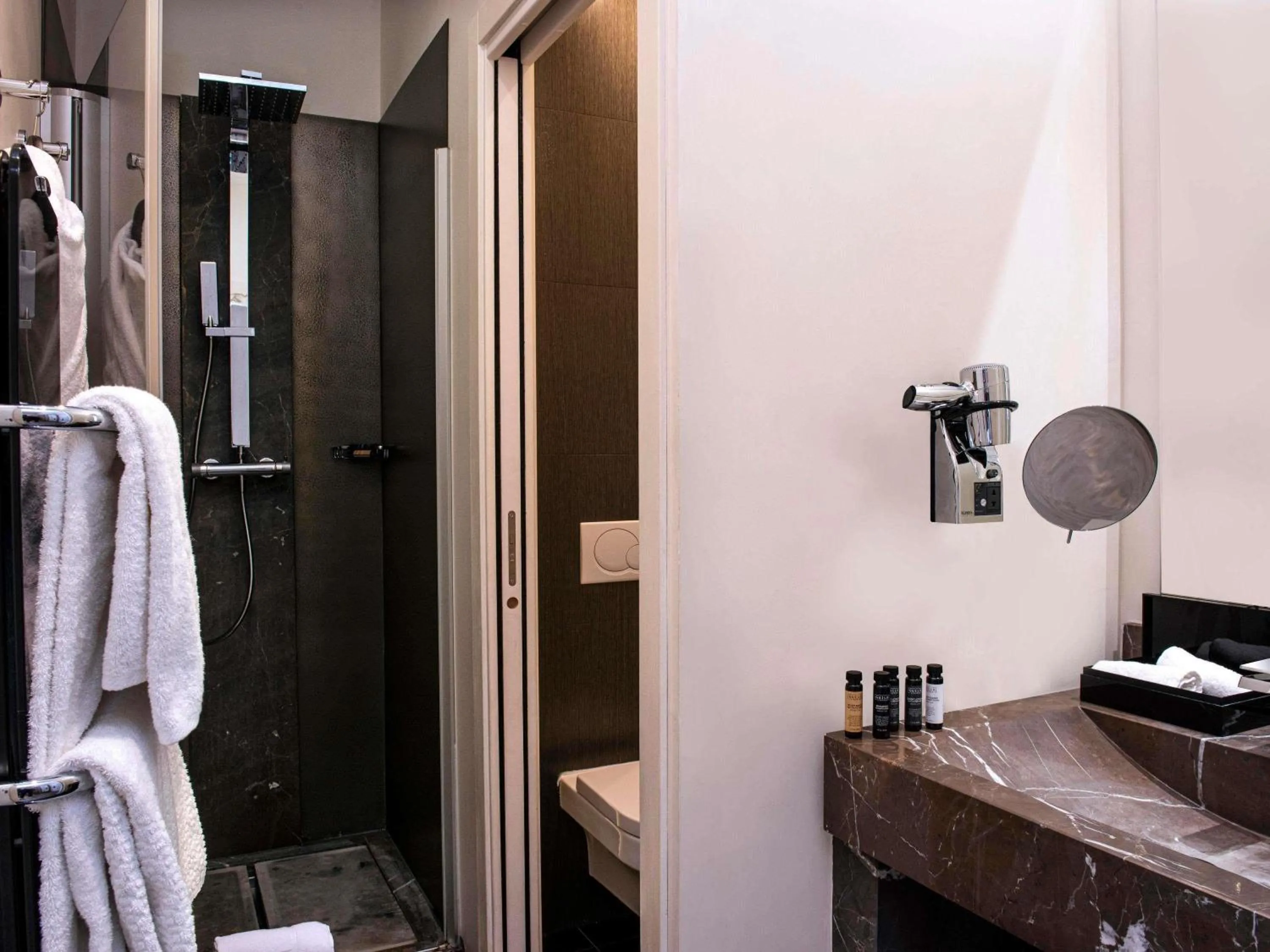 Bedroom in La Cour des Consuls Hotel & Spa Toulouse - MGallery Collection