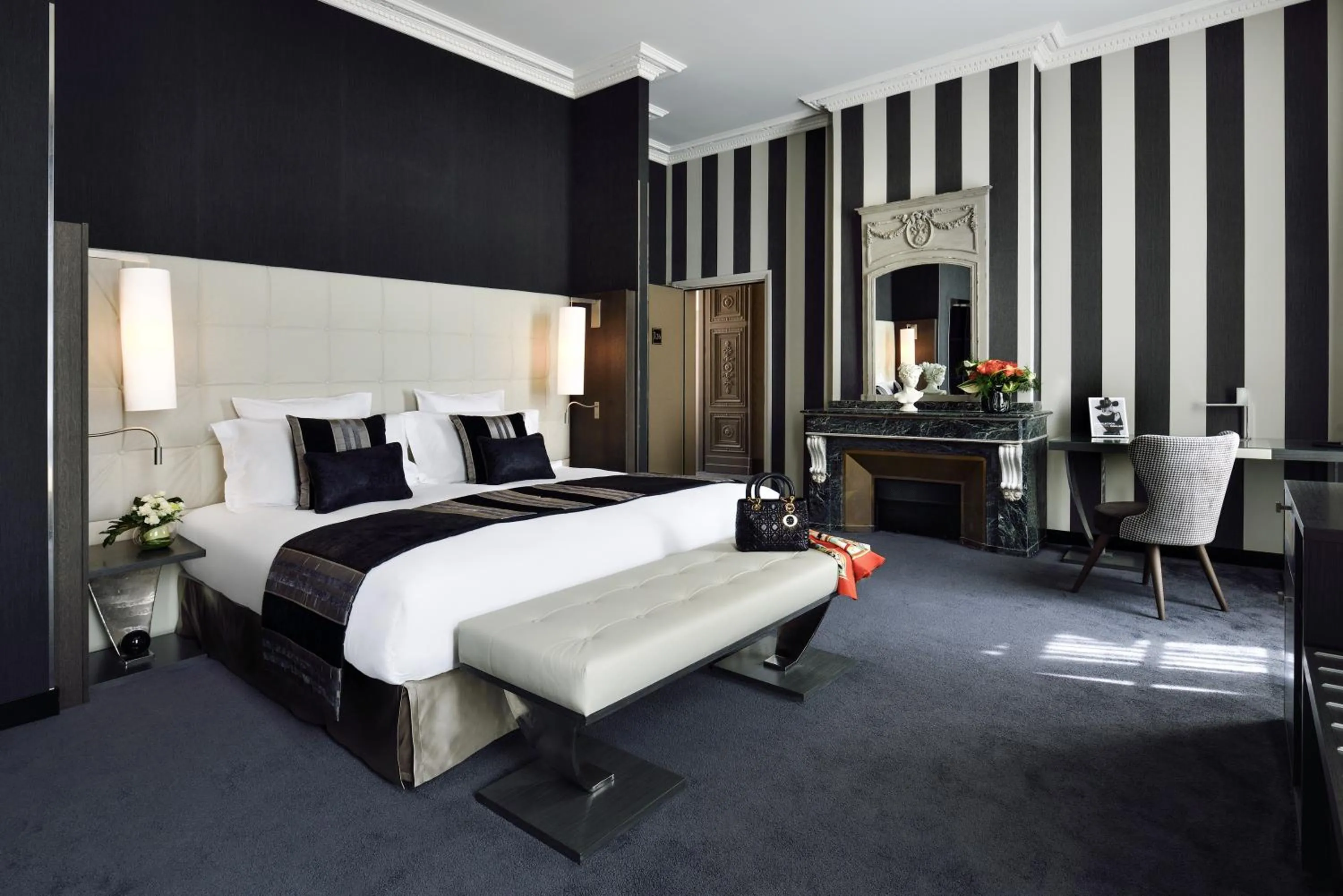 Photo of the whole room, Bed in La Cour des Consuls Hotel & Spa Toulouse - MGallery Collection