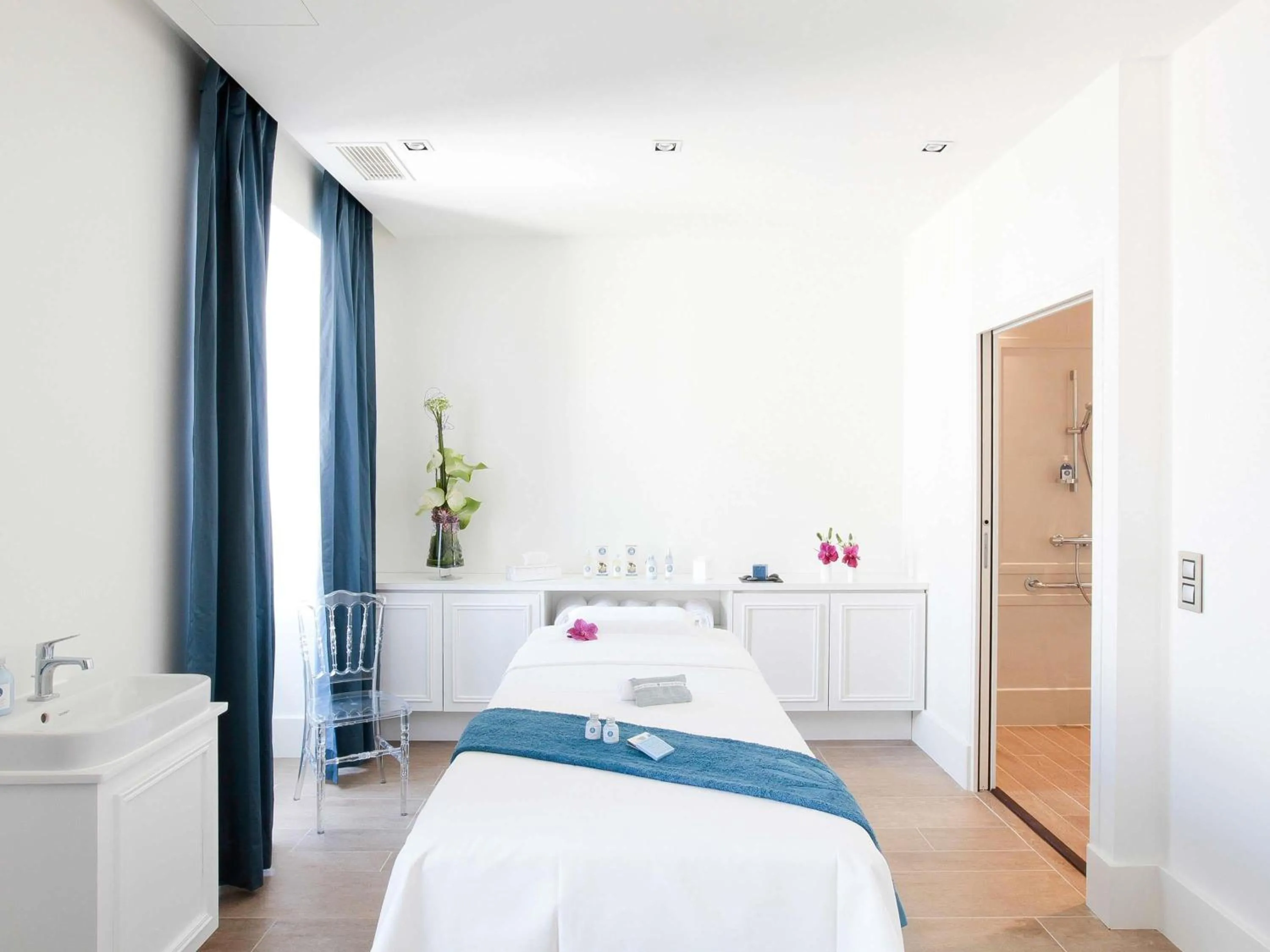 Spa and wellness centre/facilities, Bed in La Cour des Consuls Hotel & Spa Toulouse - MGallery Collection