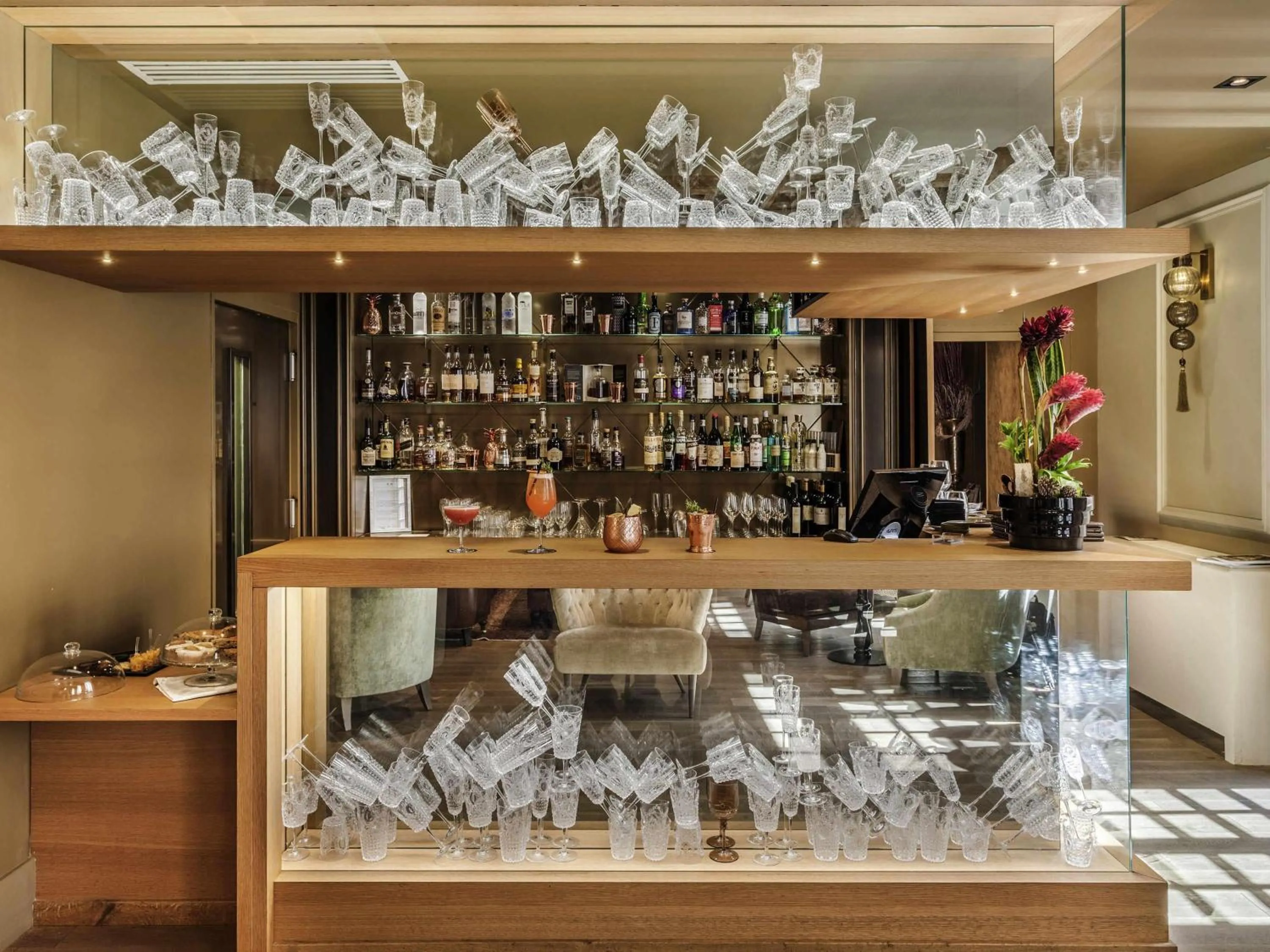 Lounge or bar in La Cour des Consuls Hotel & Spa Toulouse - MGallery Collection