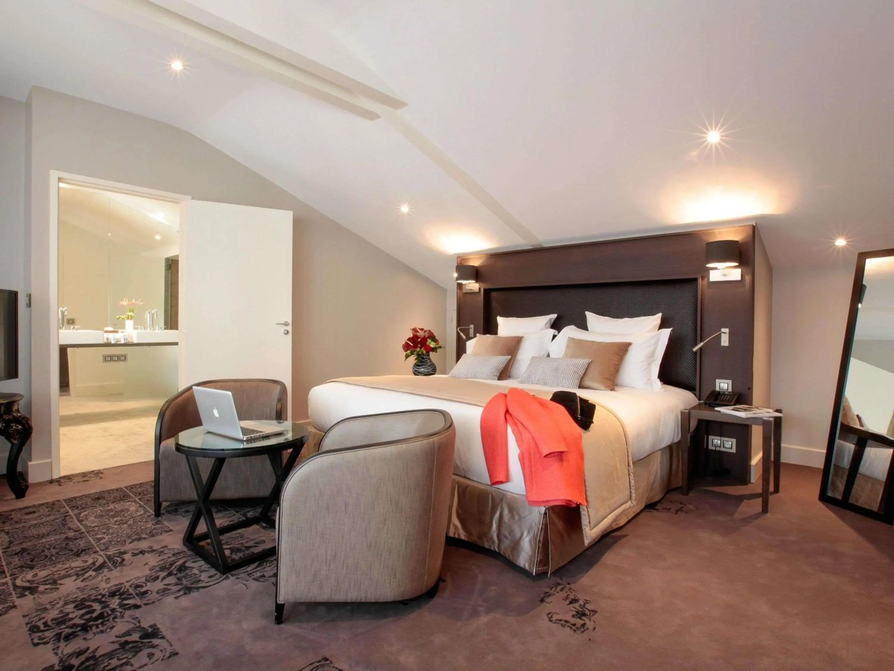 Bedroom, Bed in La Cour des Consuls Hotel & Spa Toulouse - MGallery Collection