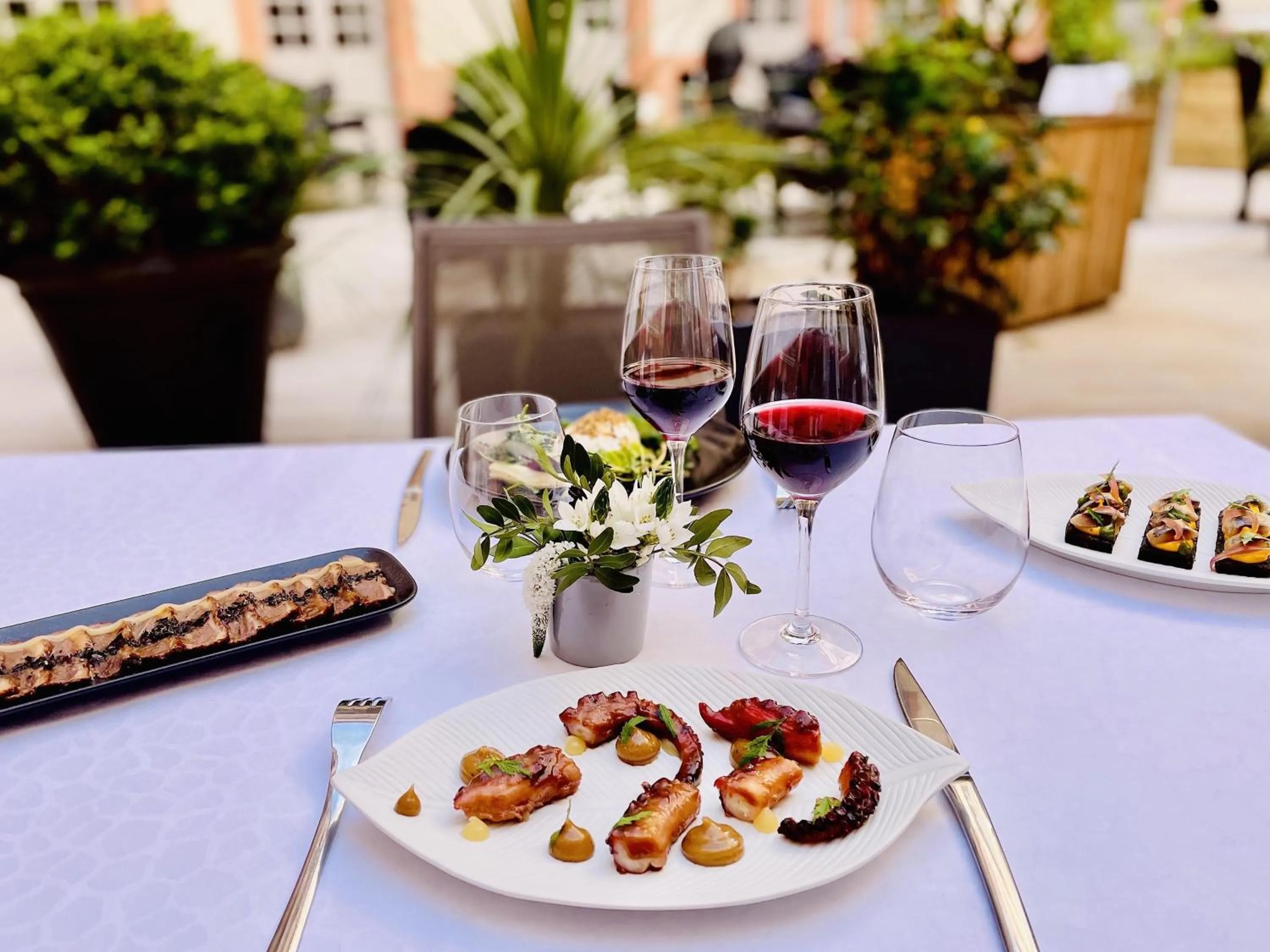 Restaurant/places to eat in La Cour des Consuls Hotel & Spa Toulouse - MGallery Collection