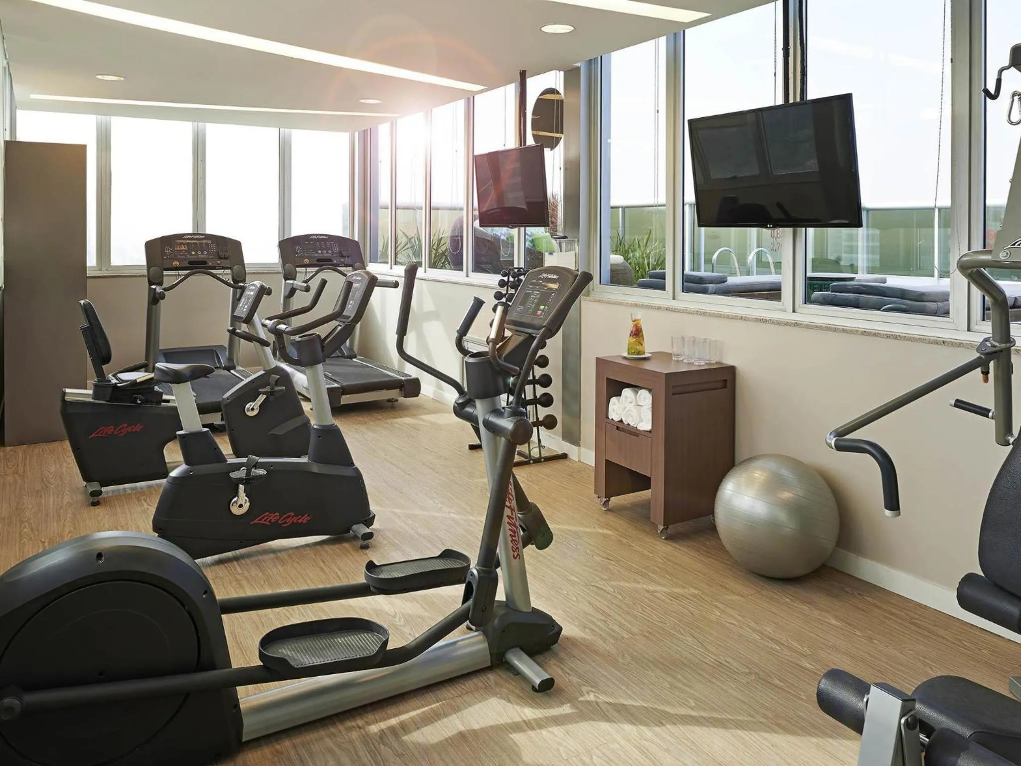 Fitness centre/facilities in Regency Barra Hotel