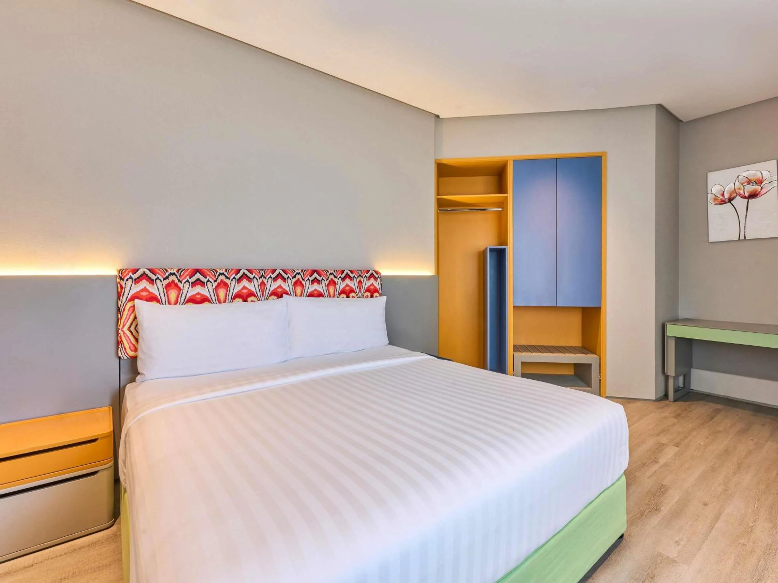 Bedroom, Bed in Ibis Styles Dubai Jumeira