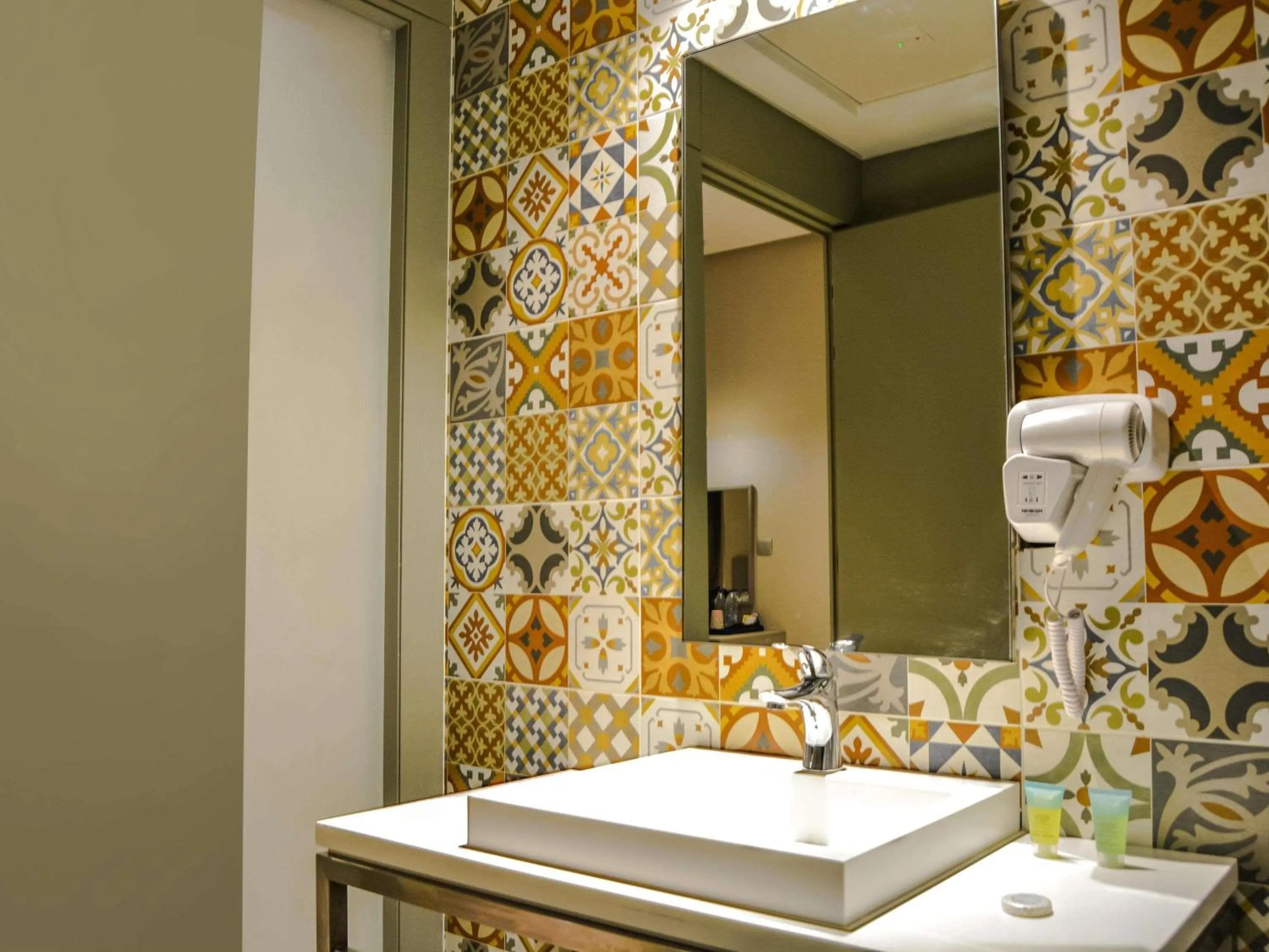 Bedroom in Ibis Styles Dubai Jumeira