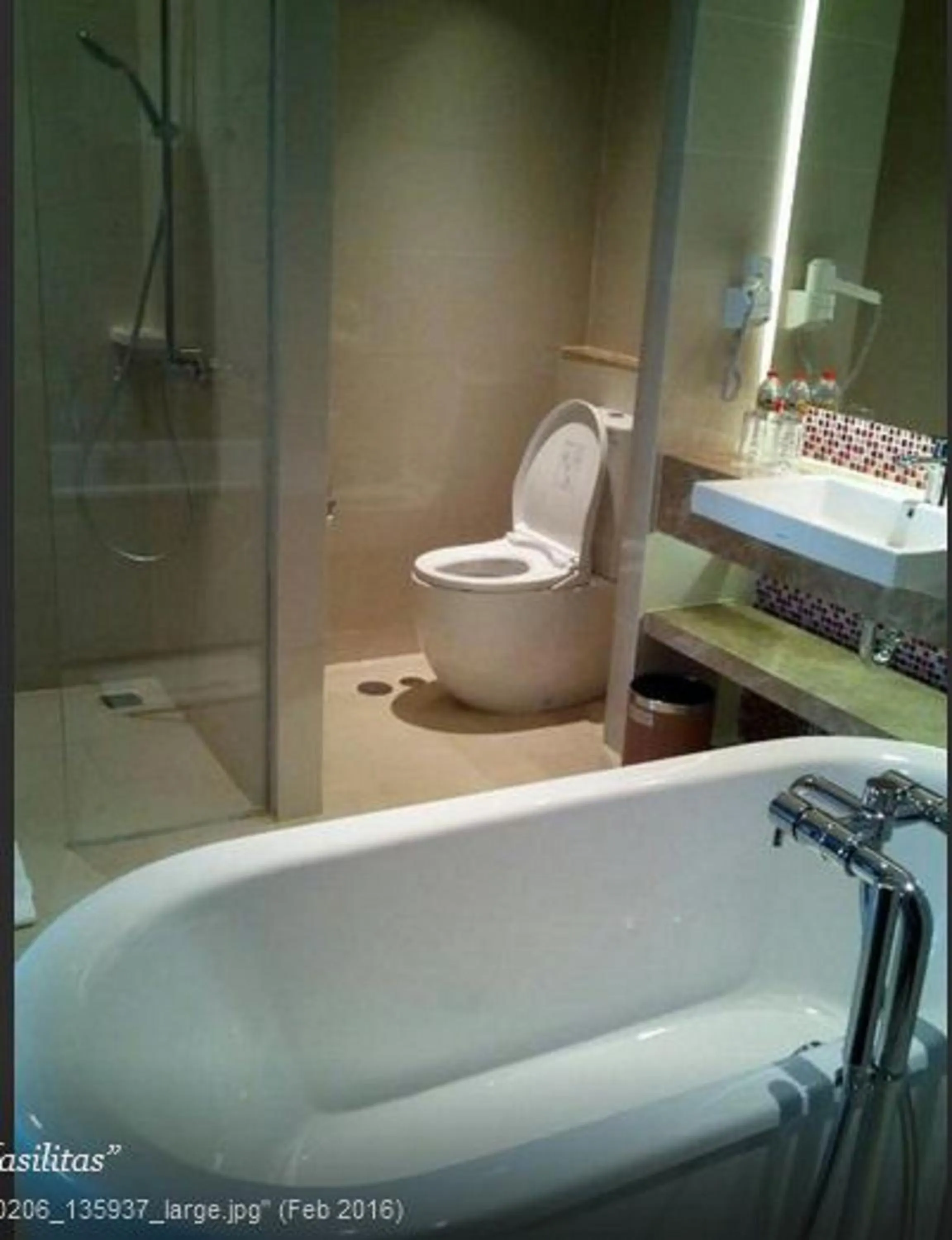 Bathroom in Mercure Karawang