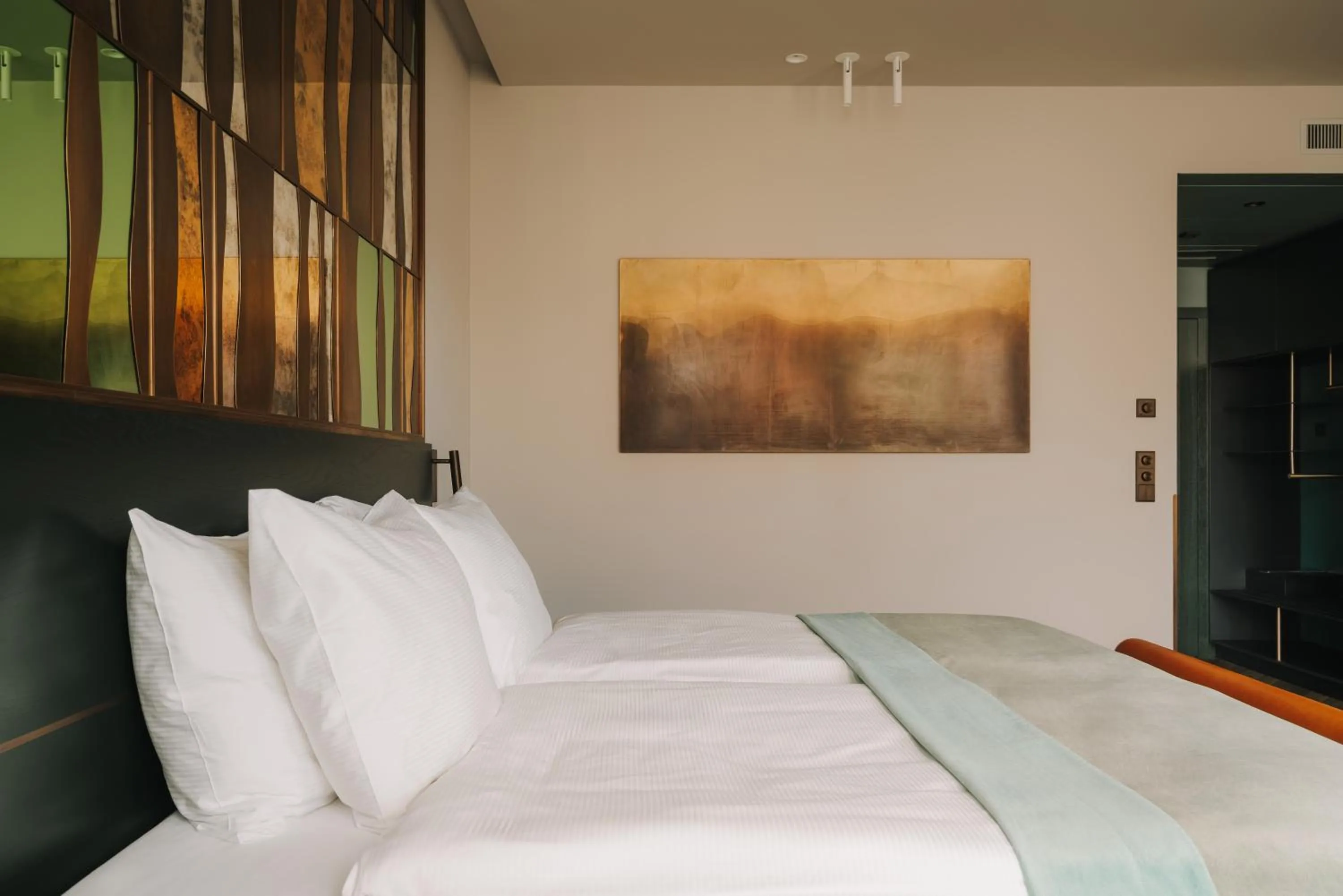 Photo of the whole room, Bed in The Cyrus Hotel