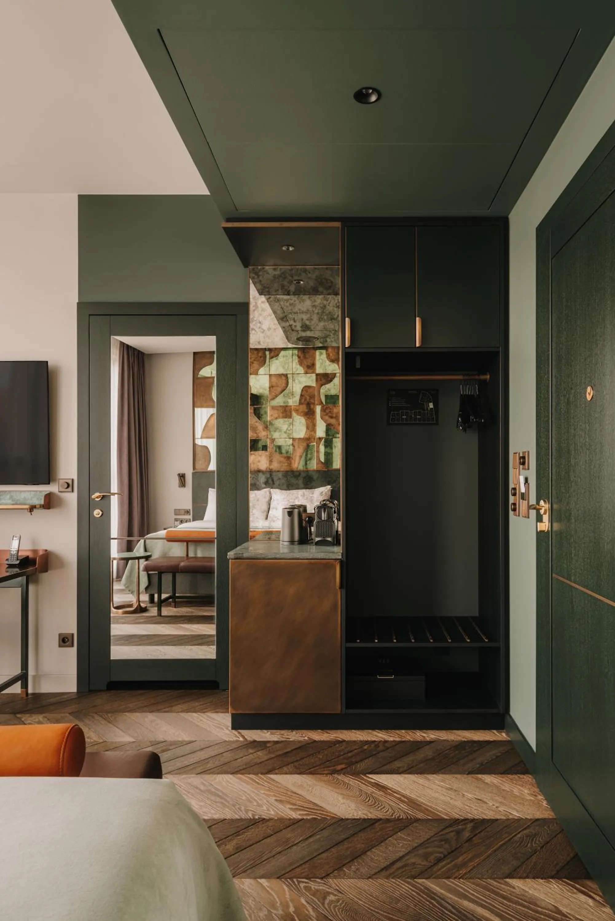 Photo of the whole room, Bed in The Cyrus Hotel