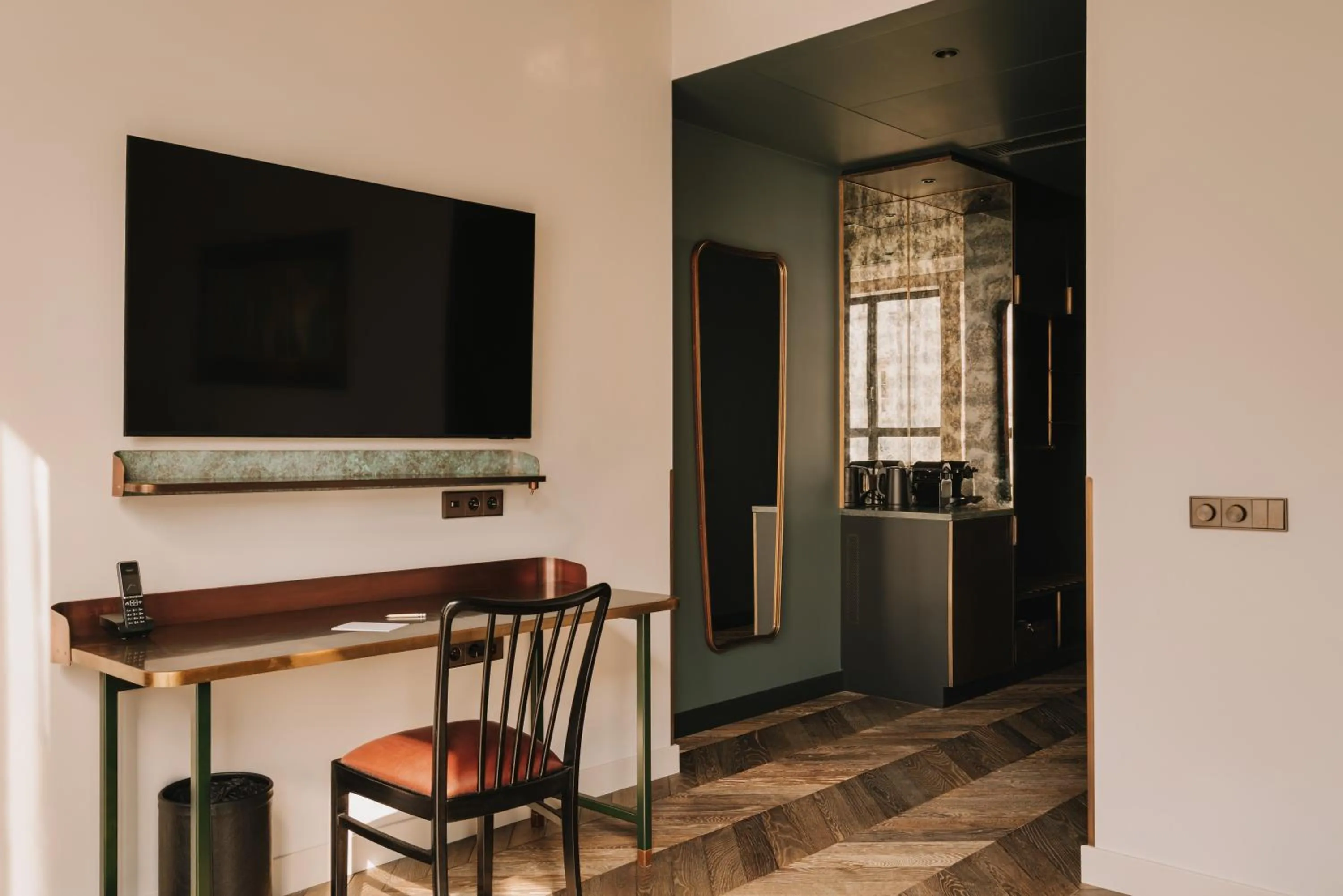 TV and multimedia in The Cyrus Hotel