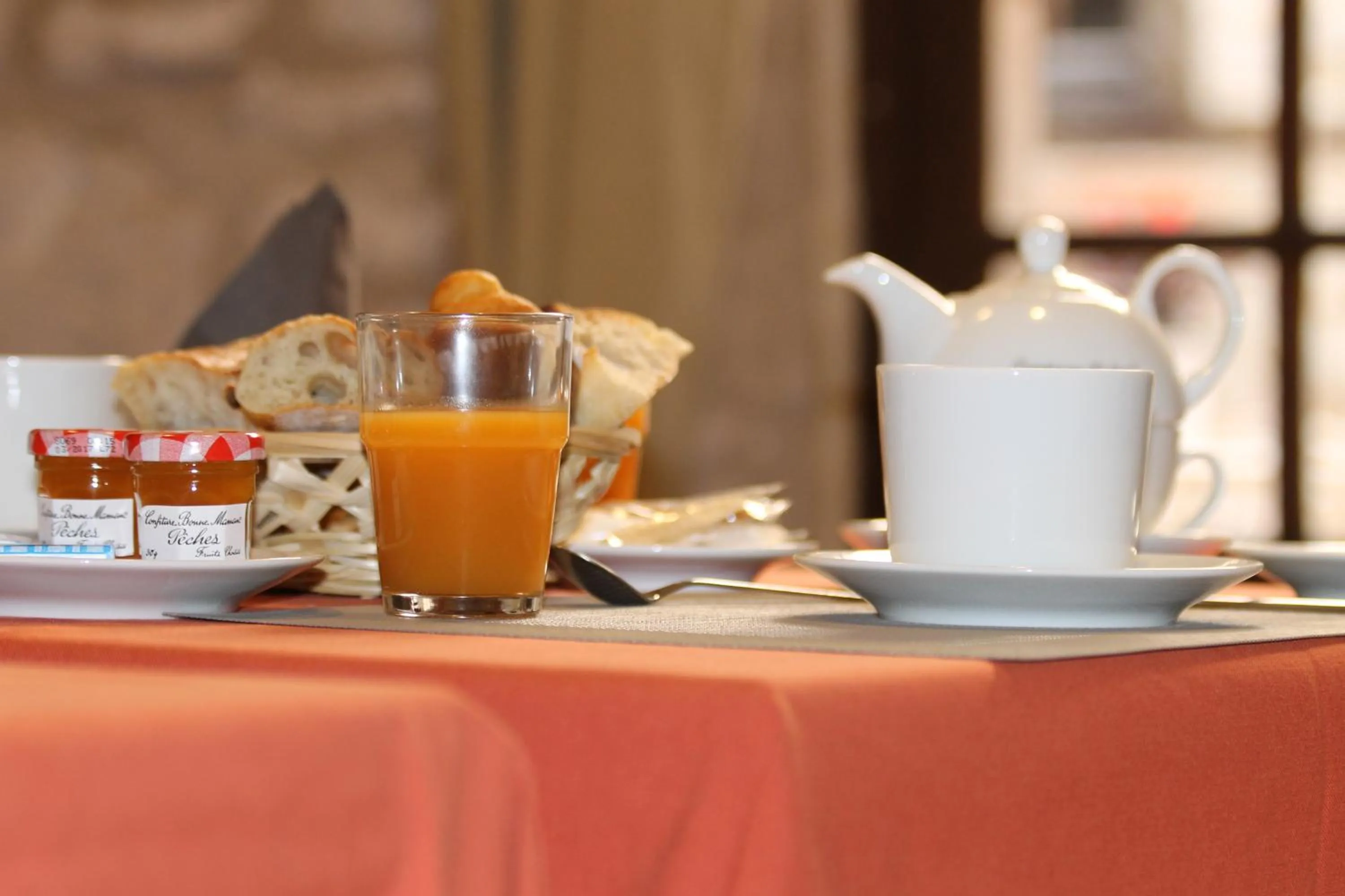Breakfast in Hotel Raymond VII
