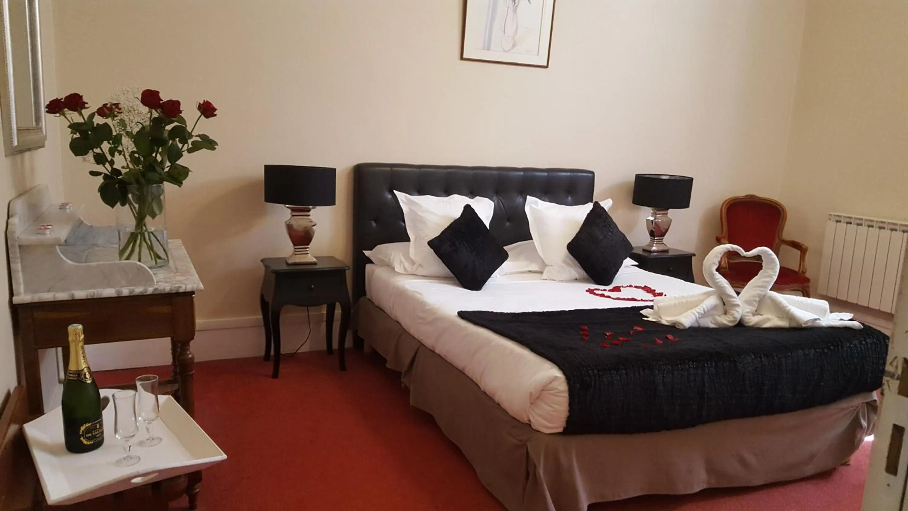 Bed in Hotel Raymond VII