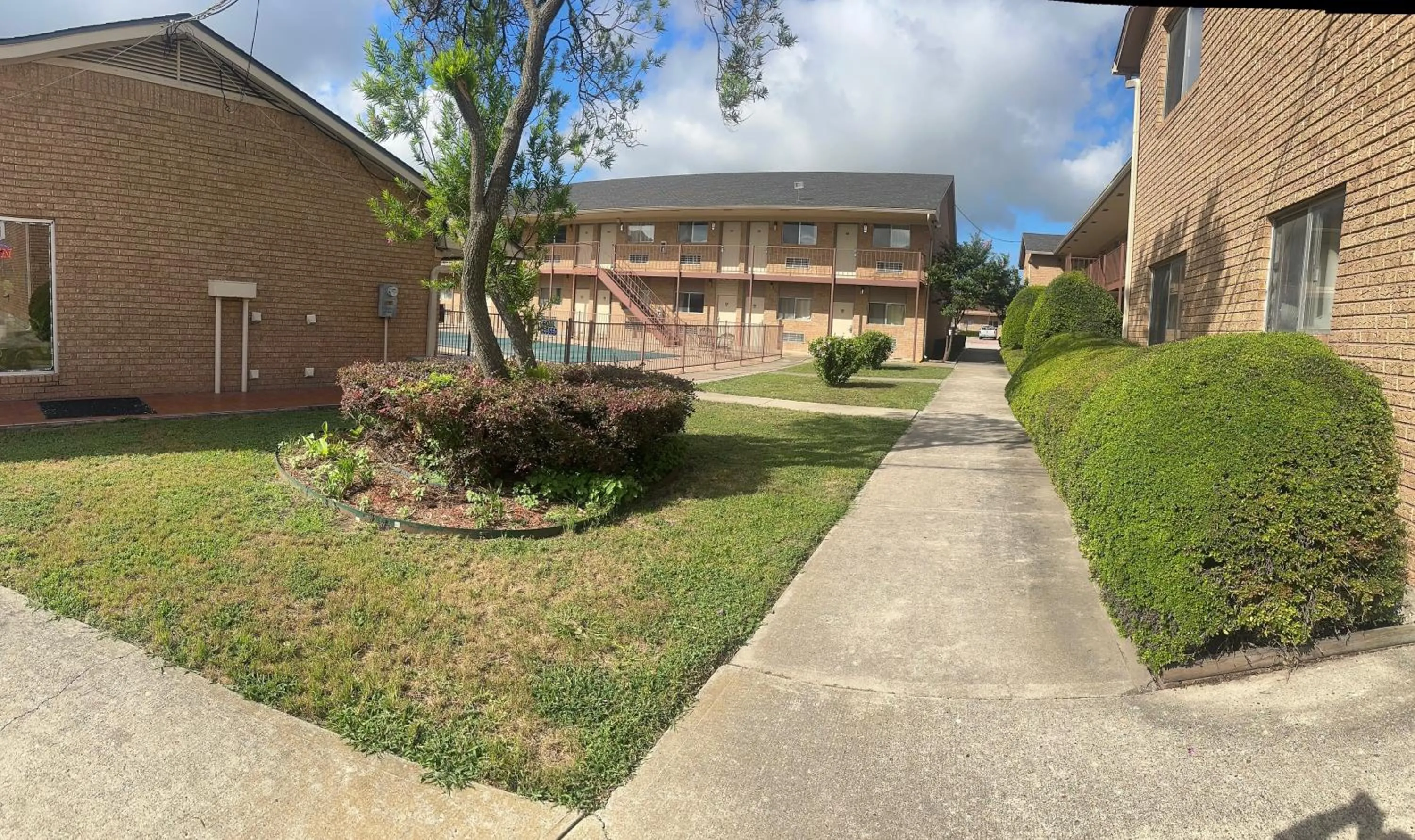 Hallmark Inn And Suites