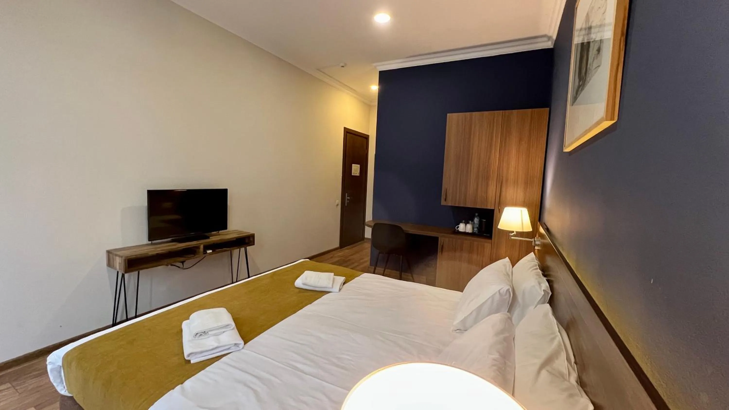 Communal lounge/ TV room, Bed in Point Hotel Tbilisi