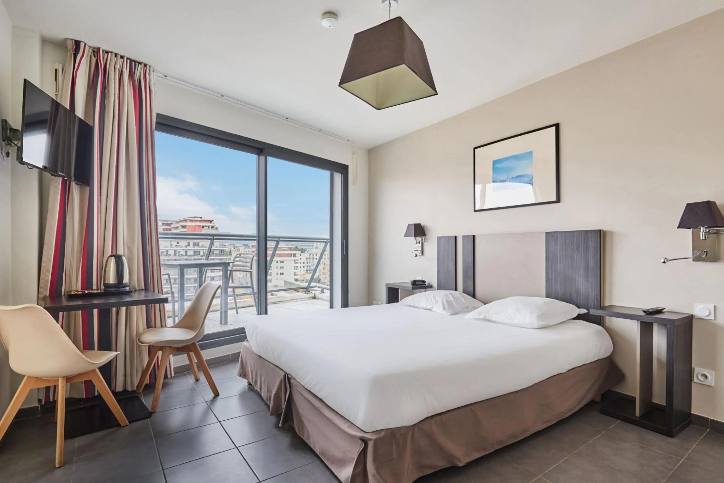 Bed in Appart'hôtel Odalys City - Marseille Prado