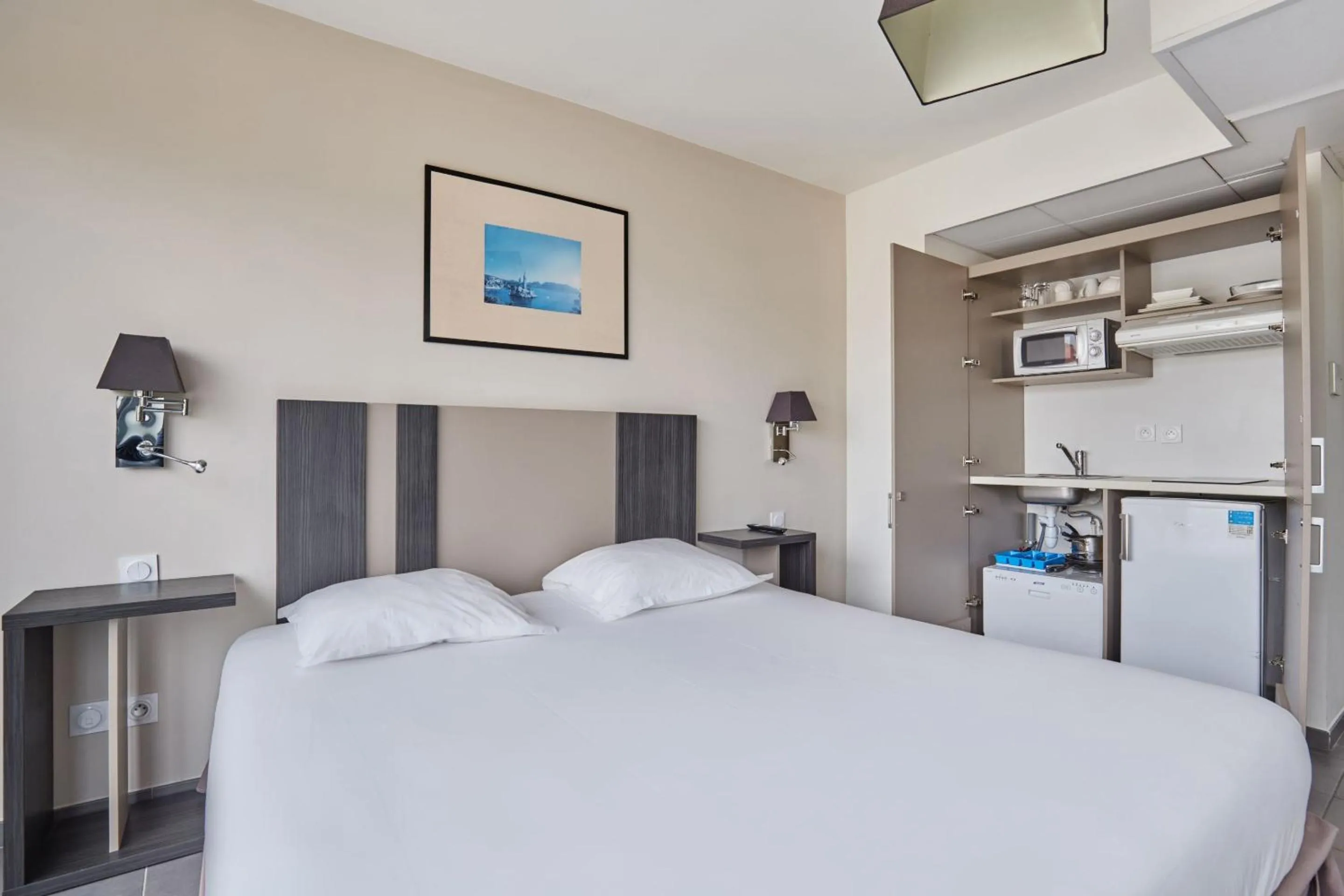 Bed in Appart'hôtel Odalys City - Marseille Prado