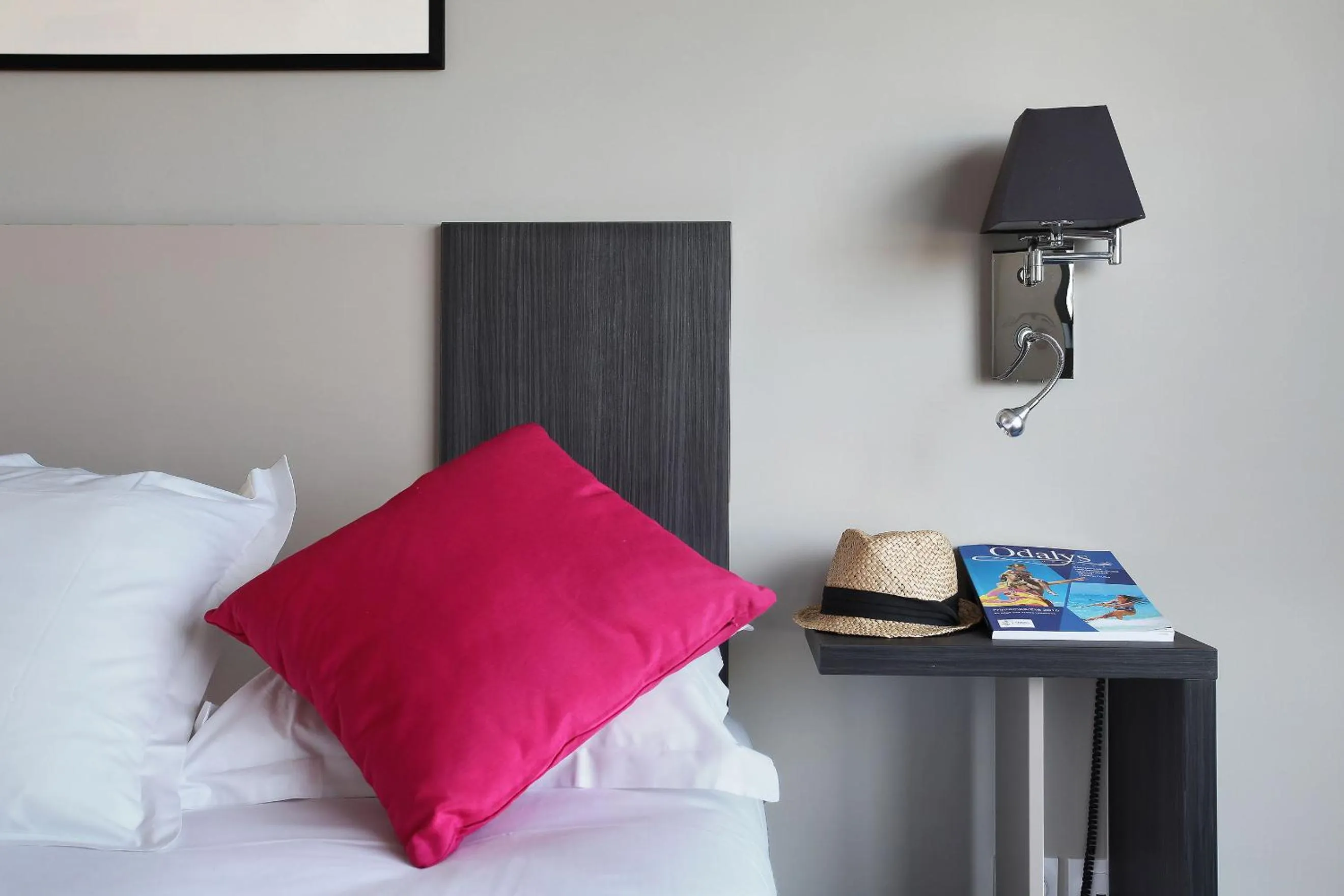 Bedroom, Bed in Appart'hôtel Odalys City - Marseille Prado