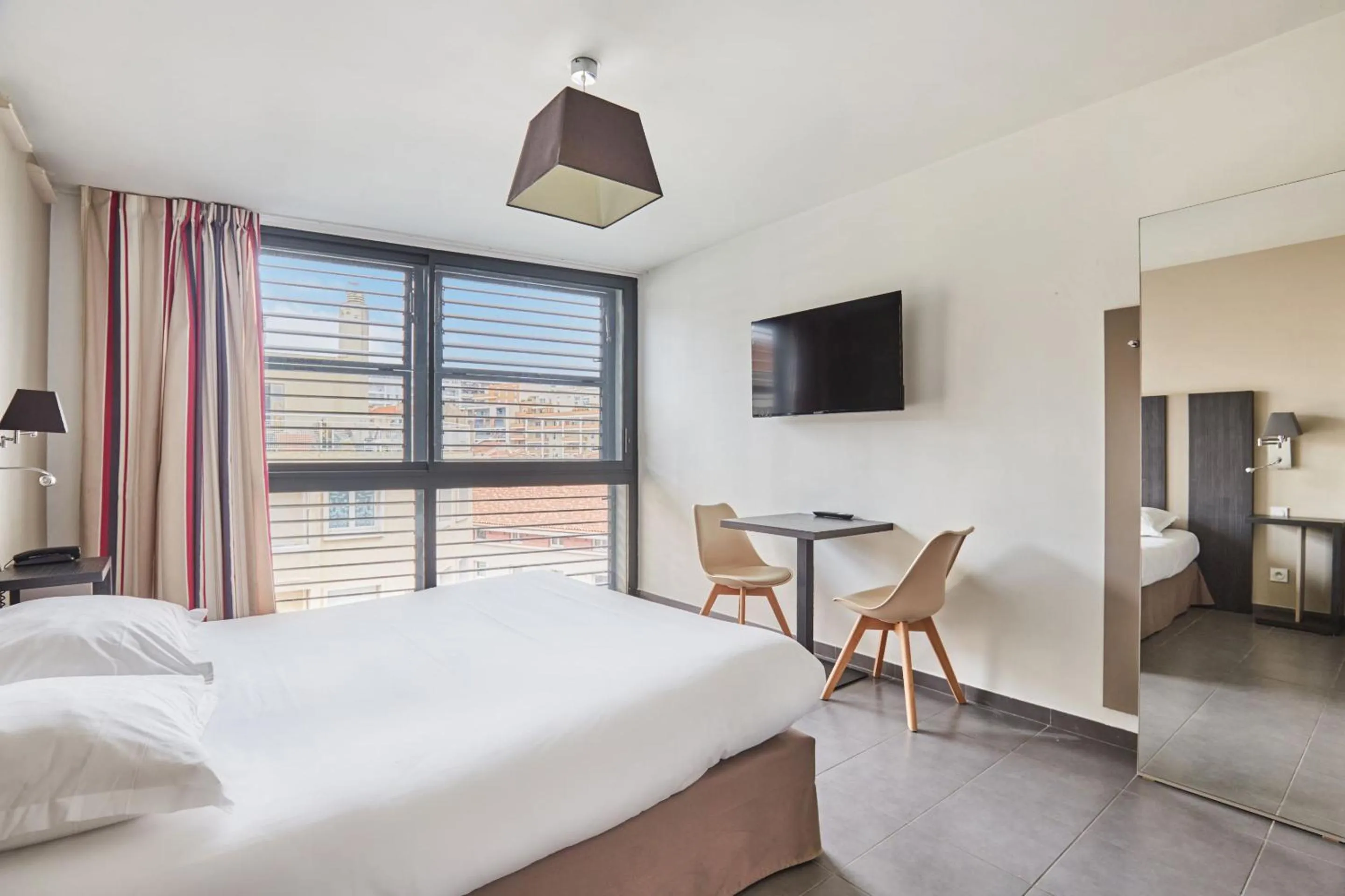 Bed in Appart'hôtel Odalys City - Marseille Prado