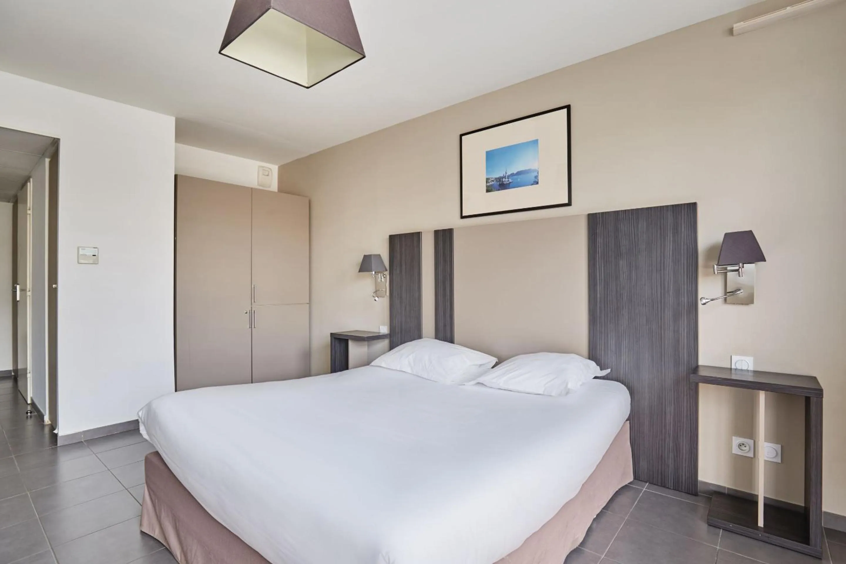 Bed in Appart'hôtel Odalys City - Marseille Prado