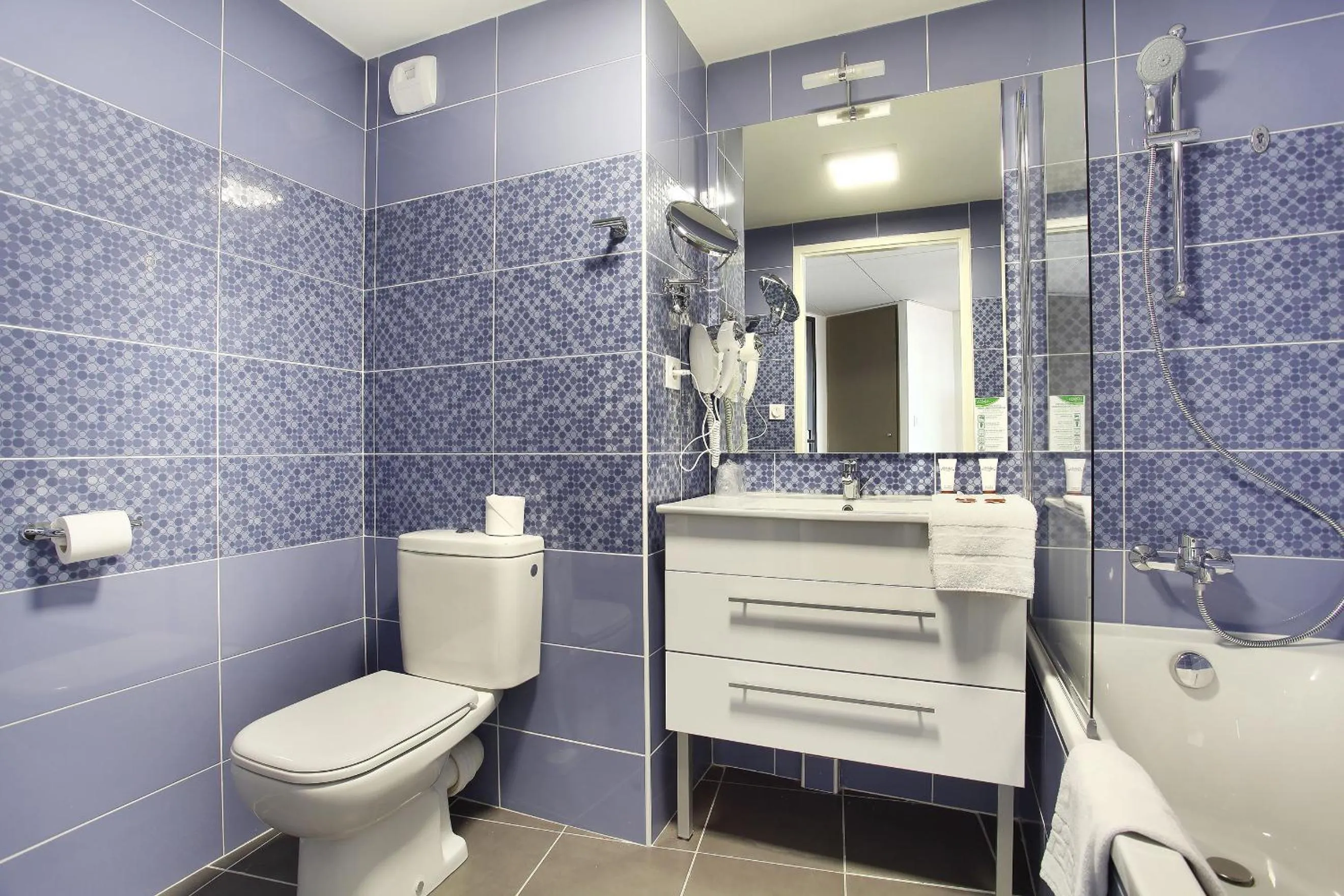 Bathroom in Appart'hôtel Odalys City - Marseille Prado