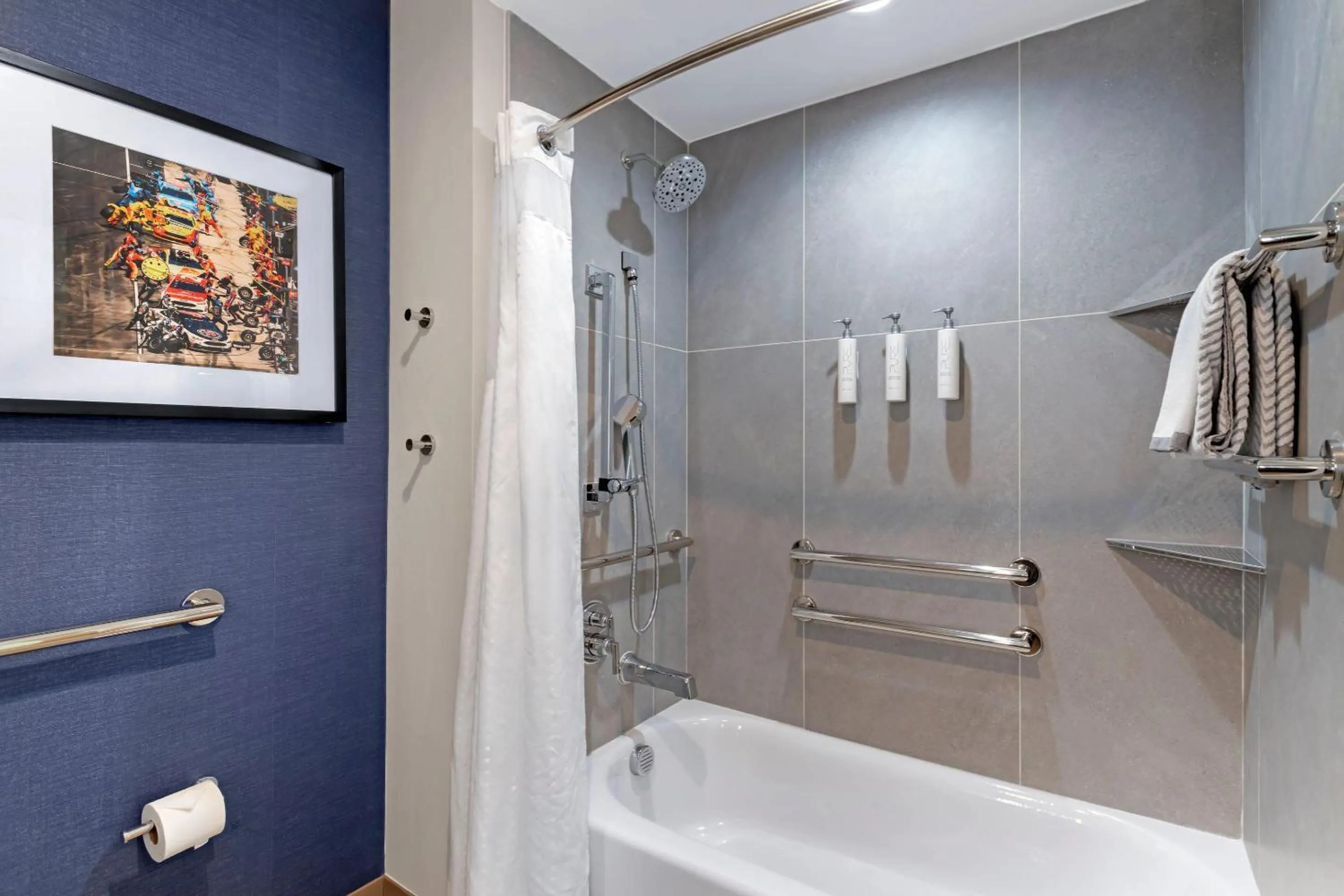 Bedroom in Cambria Hotel Northlake Conference Center - Roanoke