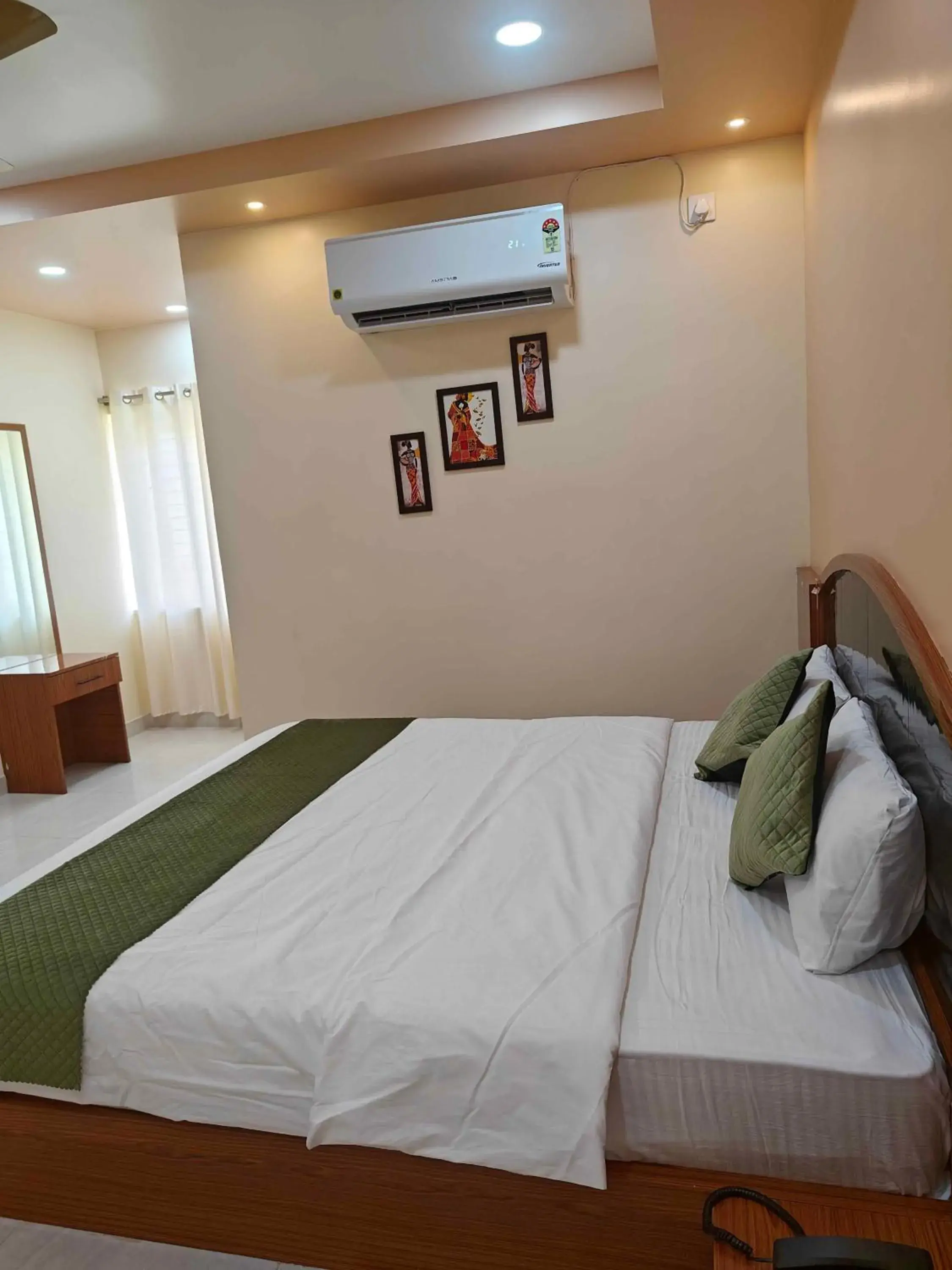 Small Double Room in Twilight Residency Small Double Room in Twilight Residency