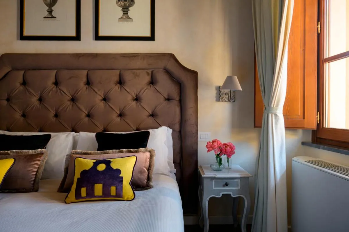 Bed in Mabelle Firenze Residenza Sassetti