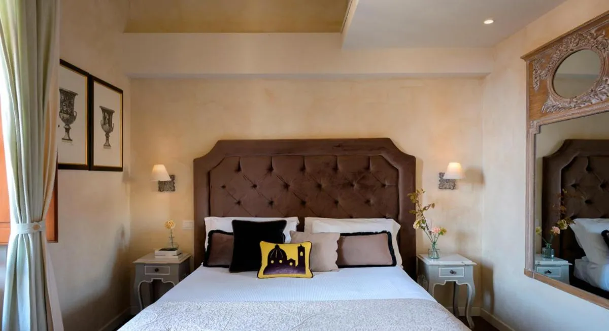 Bed in Mabelle Firenze Residenza Sassetti