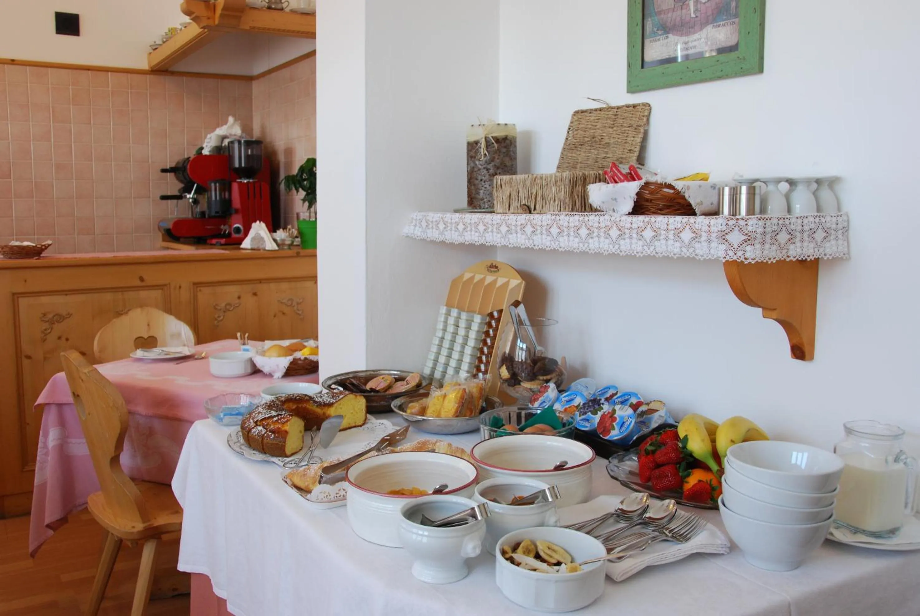 Food and drinks in Hotel Oasi