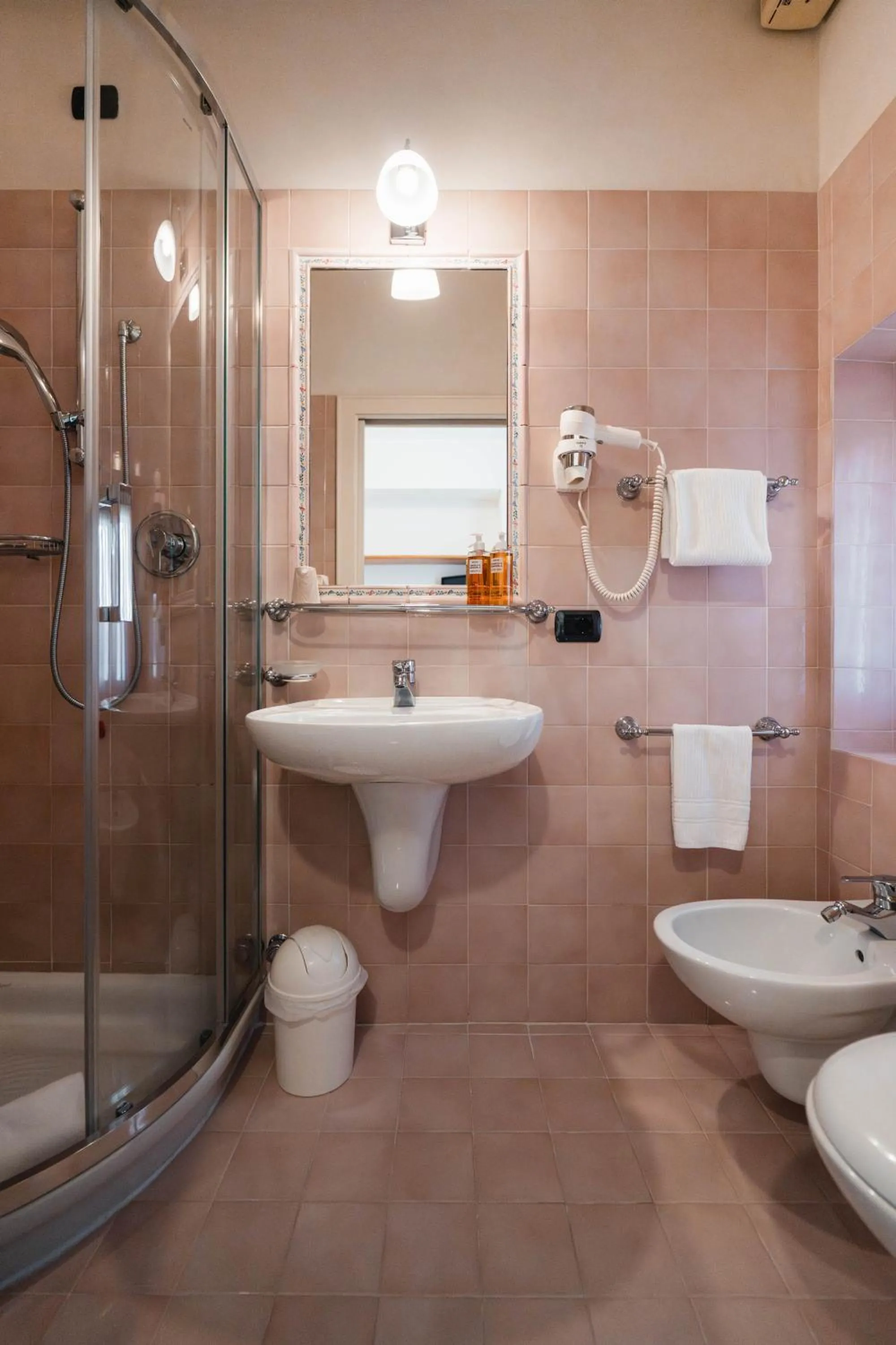 Bathroom in Hotel Oasi