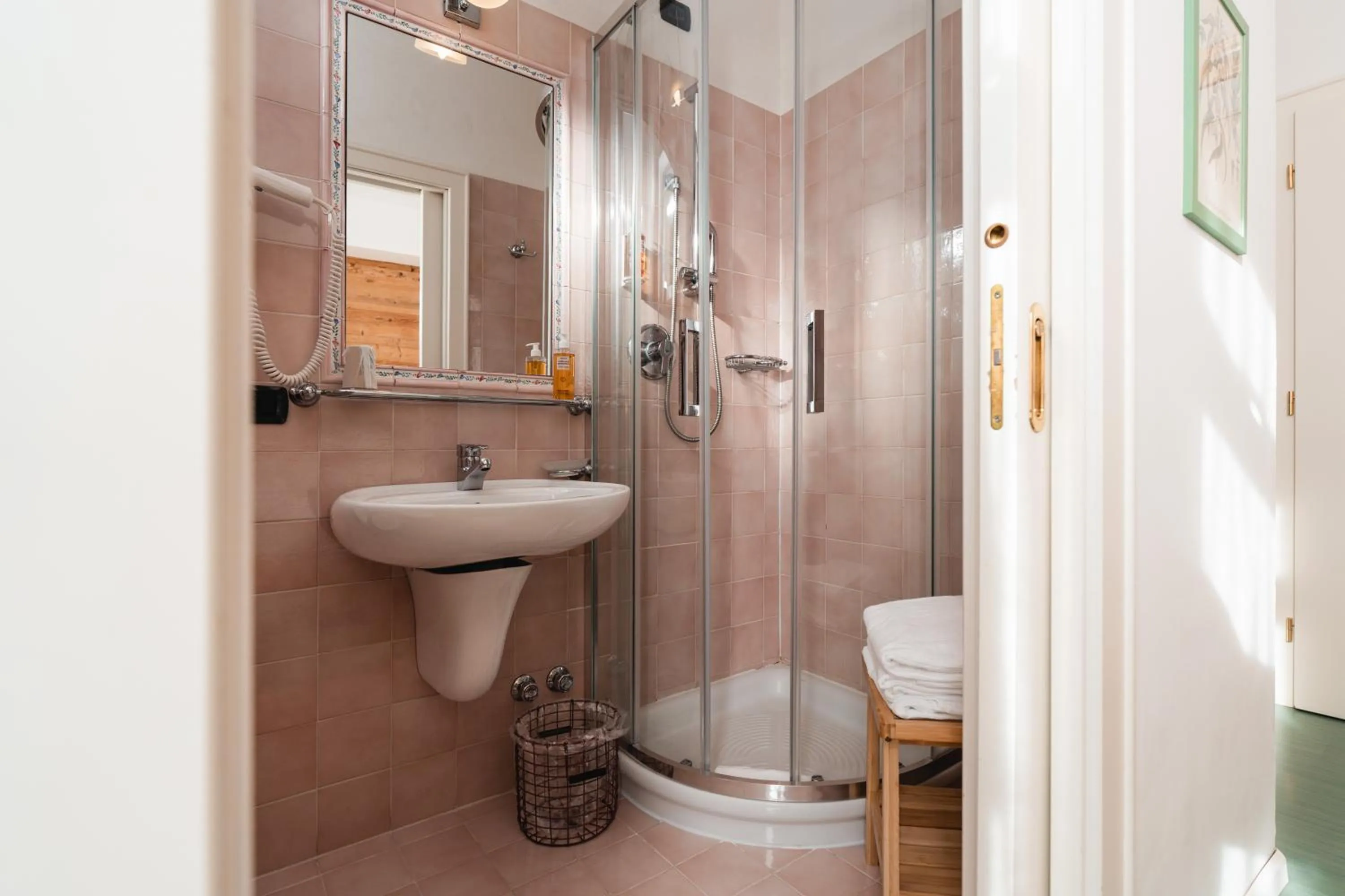 Bathroom in Hotel Oasi