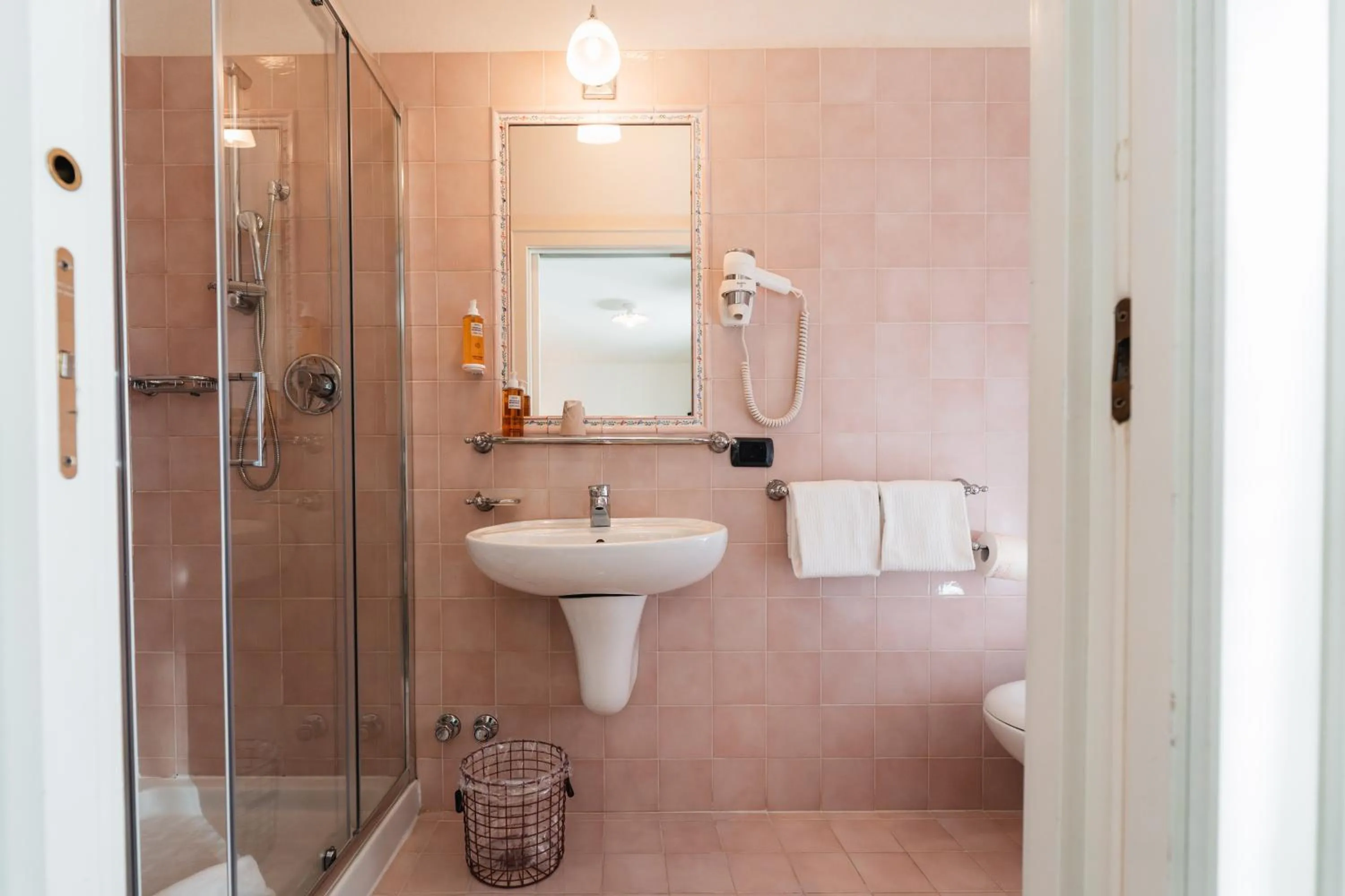 Bathroom in Hotel Oasi