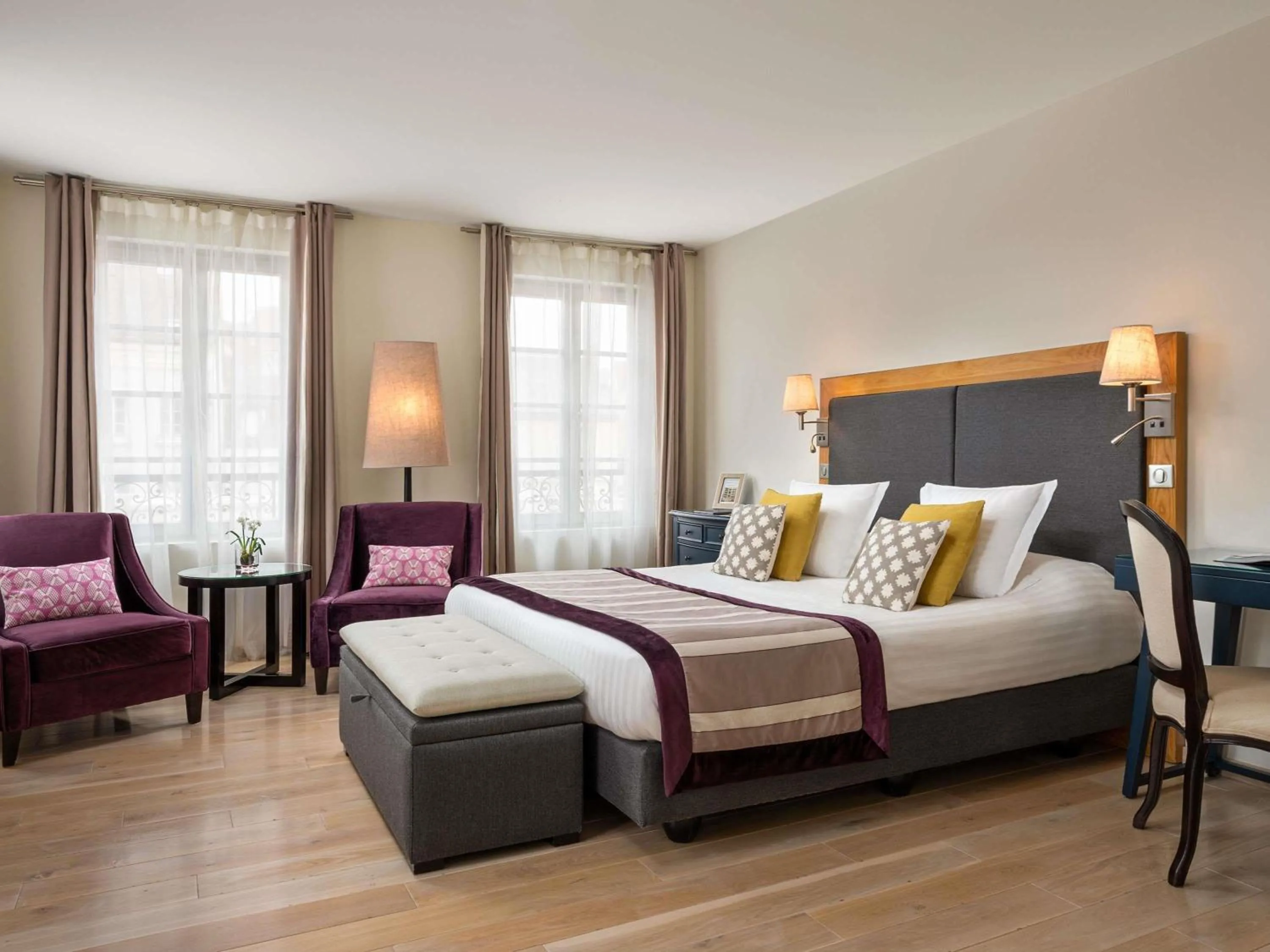 Bedroom, Bed in Mercure Maintenon