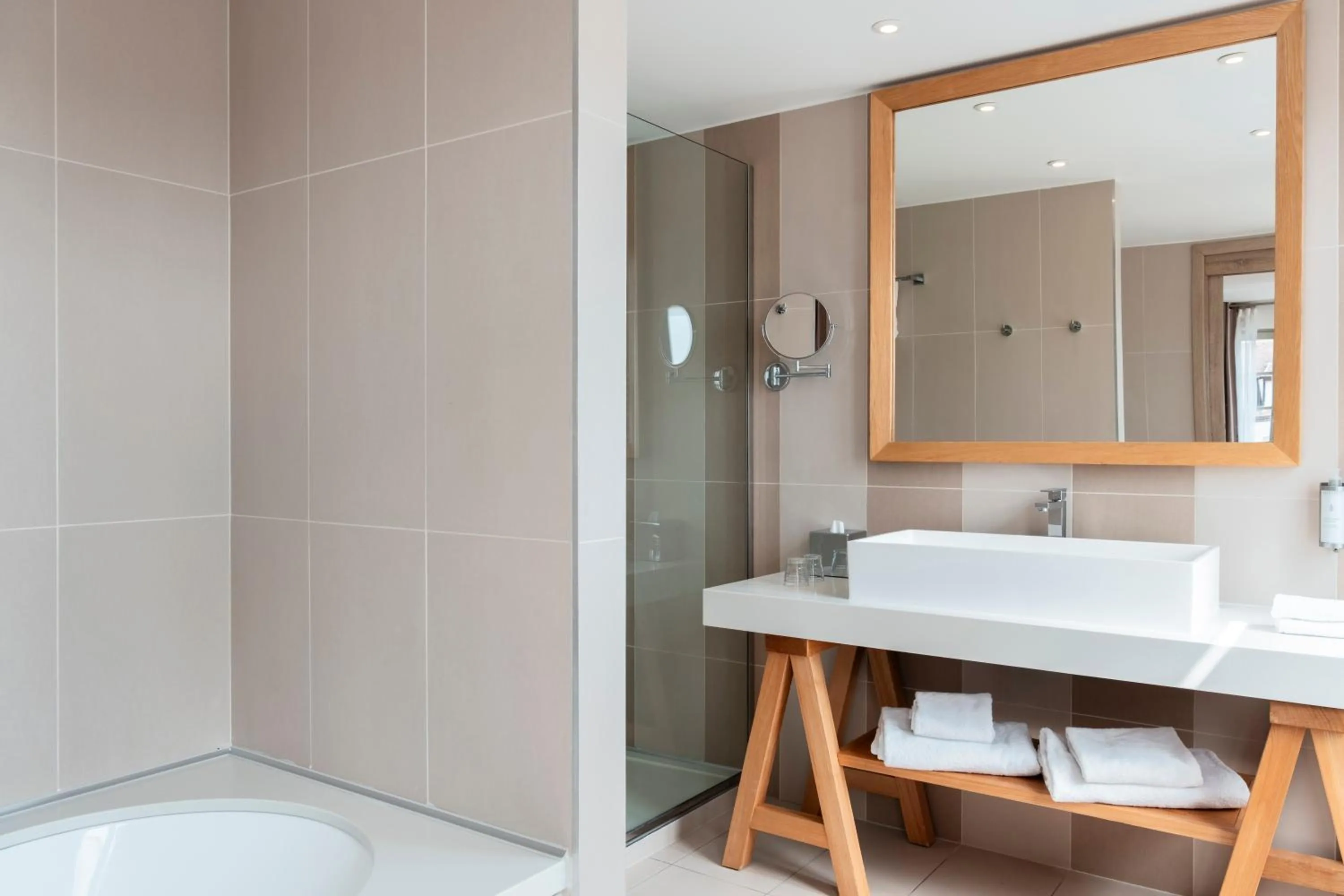 Bathroom in Mercure Maintenon