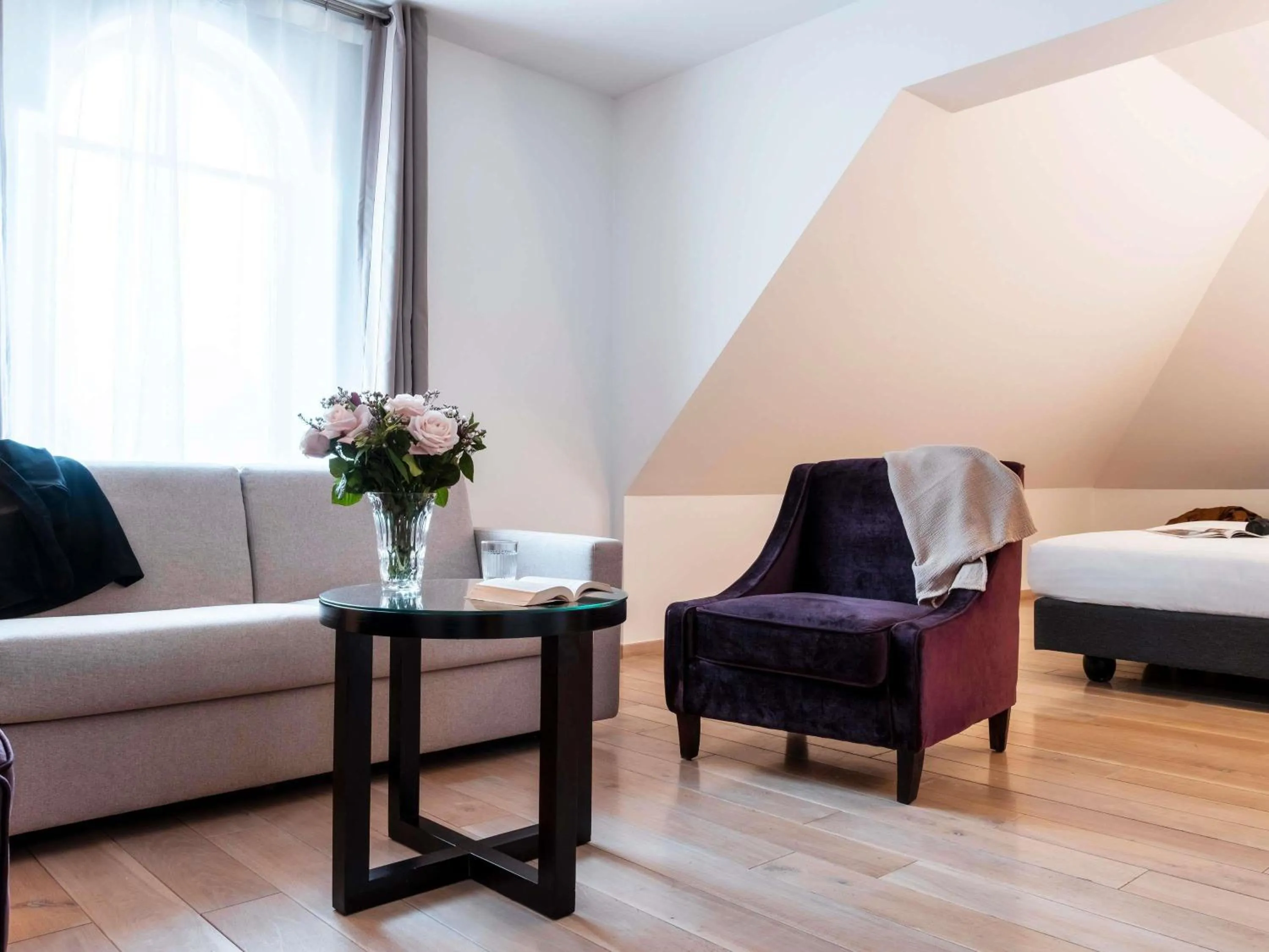 Bedroom, Bed in Mercure Maintenon